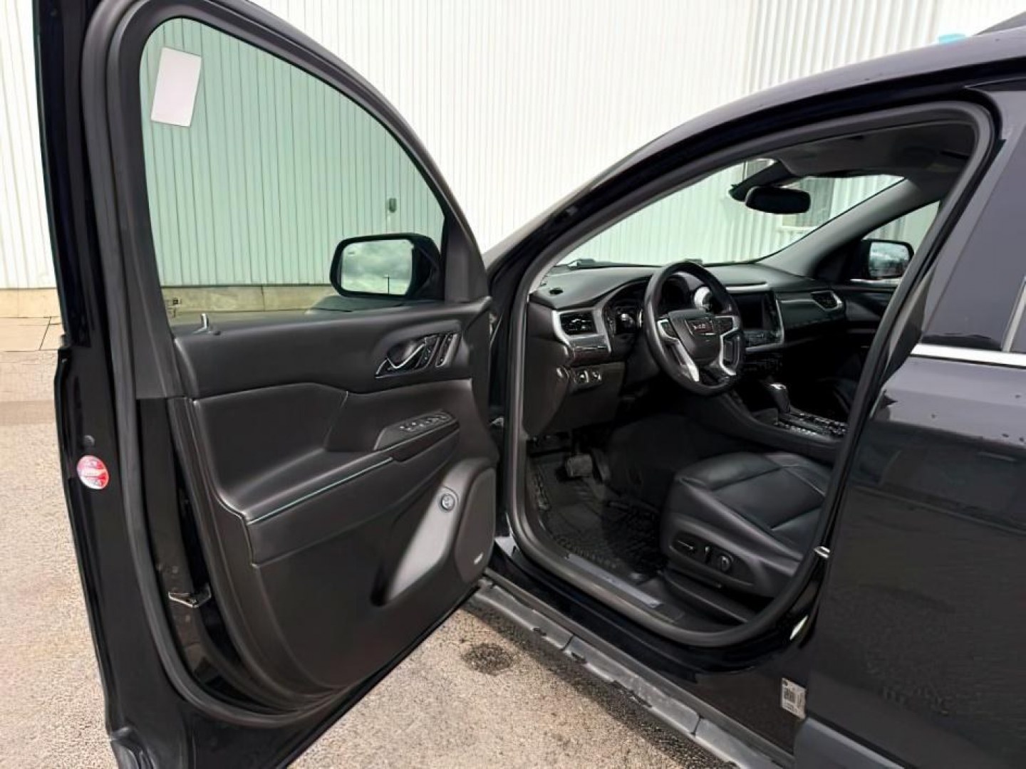 2018 BLACK /Jet Black GMC Acadia SLT-2 (1GKKNWLS8JZ) with an 3.6L V-6 gasoline direct injection engine, AUTOMATIC transmission, located at 1235 N Woodruff Ave., Idaho Falls, 83401, (208) 523-1053, 43.507172, -112.000488 - At Timberline Auto, finding a great deal on your next vehicle is always easy! Our experienced sales staff's goal is to help find you the right vehicle at the right price! Our knowledgeable finance department has options for almost any credit score. We offer extended service contract options to prote - Photo#14