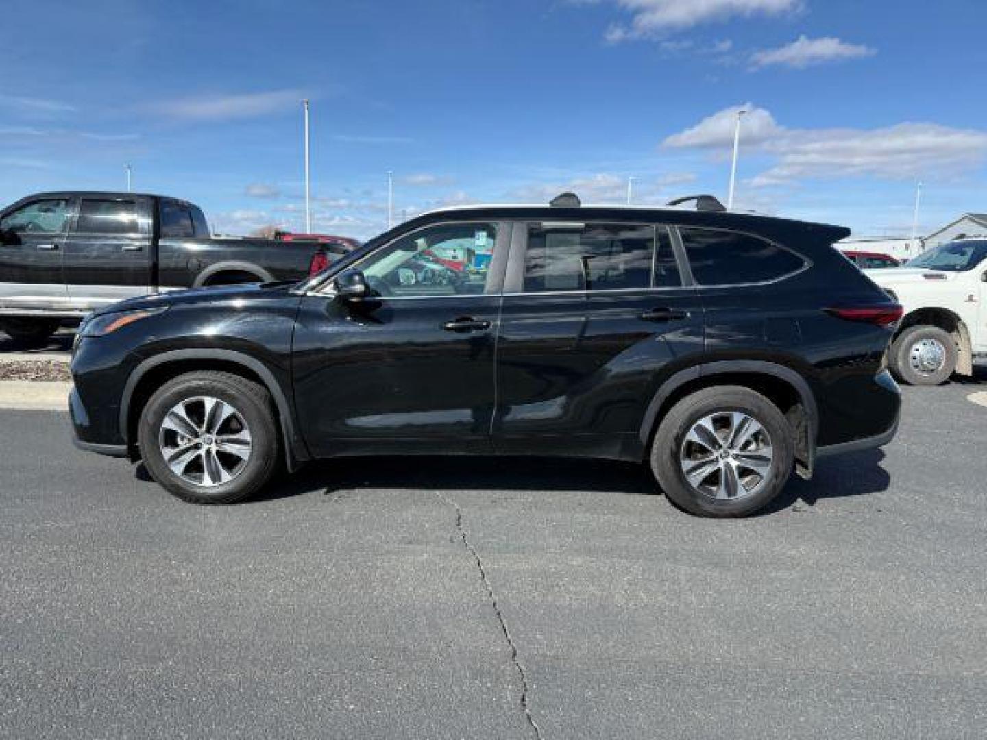 2024 BLACK /Black Toyota Highlander (5TDKDRBH9RS) with an 24L I-4 portdirect injection engine, Automatic transmission, located at 1175 N Woodruff Ave, Idaho Falls, ID, 83401, 43.506901, -111.999657 - At Timberline Auto, finding a great deal on your next vehicle is always easy! Our experienced sales staff's goal is to help find you the right vehicle at the right price! Our knowledgeable finance department has options for almost any credit score. We offer extended service contract options to prote - Photo#1