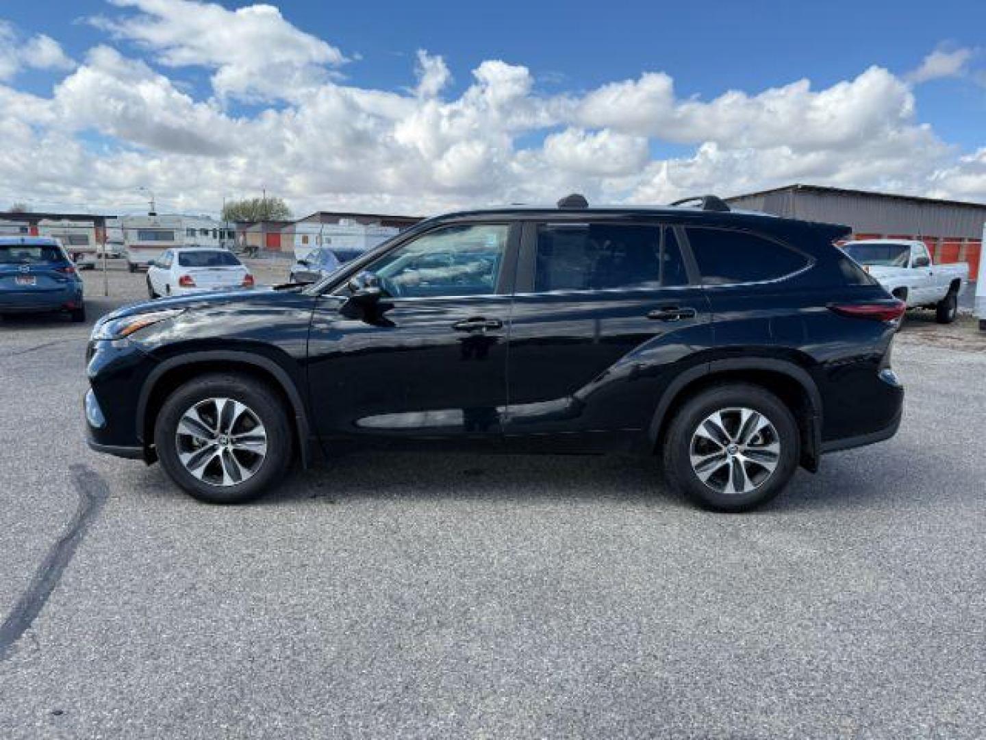 2024 BLACK /Black Toyota Highlander XLE (5TDKDRBH9RS) with an 2.4L I-4 port/direct injection engine, AUTOMATIC transmission, located at 1235 N Woodruff Ave., Idaho Falls, 83401, (208) 523-1053, 43.507172, -112.000488 - At Timberline Auto, finding a great deal on your next vehicle is always easy! Our experienced sales staff's goal is to help find you the right vehicle at the right price! Our knowledgeable finance department has options for almost any credit score. We offer extended service contract options to prote - Photo#26