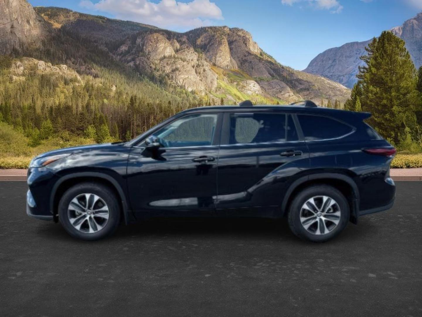 2024 BLACK /Black Toyota Highlander XLE (5TDKDRBH9RS) with an 2.4L I-4 port/direct injection engine, AUTOMATIC transmission, located at 1235 N Woodruff Ave., Idaho Falls, 83401, (208) 523-1053, 43.507172, -112.000488 - At Timberline Auto, finding a great deal on your next vehicle is always easy! Our experienced sales staff's goal is to help find you the right vehicle at the right price! Our knowledgeable finance department has options for almost any credit score. We offer extended service contract options to prote - Photo#1