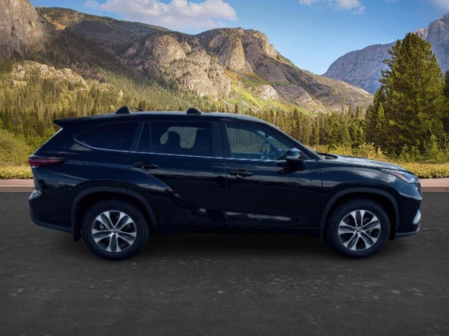 2024 BLACK /Black Toyota Highlander XLE (5TDKDRBH9RS) with an 2.4L I-4 port/direct injection engine, AUTOMATIC transmission, located at 1235 N Woodruff Ave., Idaho Falls, 83401, (208) 523-1053, 43.507172, -112.000488 - At Timberline Auto, finding a great deal on your next vehicle is always easy! Our experienced sales staff's goal is to help find you the right vehicle at the right price! Our knowledgeable finance department has options for almost any credit score. We offer extended service contract options to prote - Photo#8