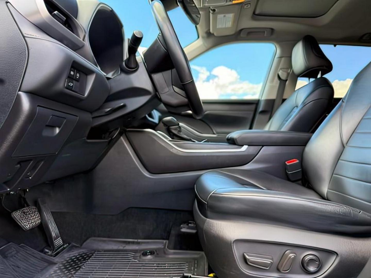 2024 BLACK /Black Toyota Highlander XLE (5TDKDRBH9RS) with an 2.4L I-4 port/direct injection engine, AUTOMATIC transmission, located at 1235 N Woodruff Ave., Idaho Falls, 83401, (208) 523-1053, 43.507172, -112.000488 - At Timberline Auto, finding a great deal on your next vehicle is always easy! Our experienced sales staff's goal is to help find you the right vehicle at the right price! Our knowledgeable finance department has options for almost any credit score. We offer extended service contract options to prote - Photo#12