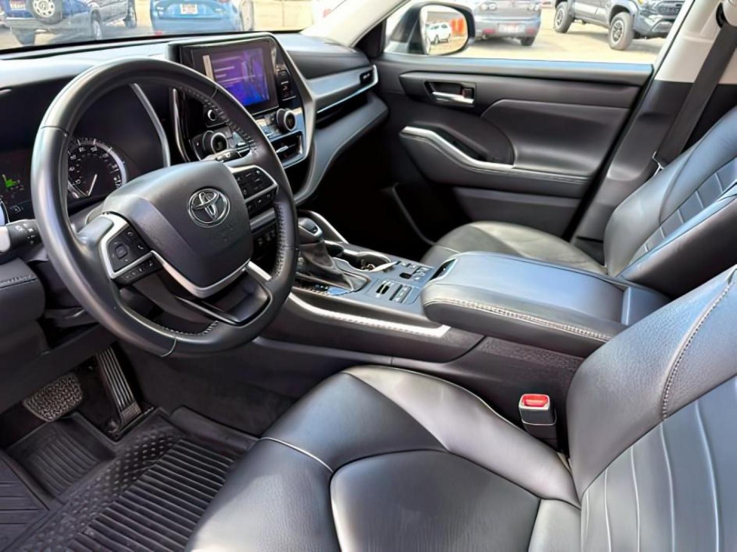 2024 BLACK /Black Toyota Highlander XLE (5TDKDRBH9RS) with an 2.4L I-4 port/direct injection engine, AUTOMATIC transmission, located at 1235 N Woodruff Ave., Idaho Falls, 83401, (208) 523-1053, 43.507172, -112.000488 - At Timberline Auto, finding a great deal on your next vehicle is always easy! Our experienced sales staff's goal is to help find you the right vehicle at the right price! Our knowledgeable finance department has options for almost any credit score. We offer extended service contract options to prote - Photo#13