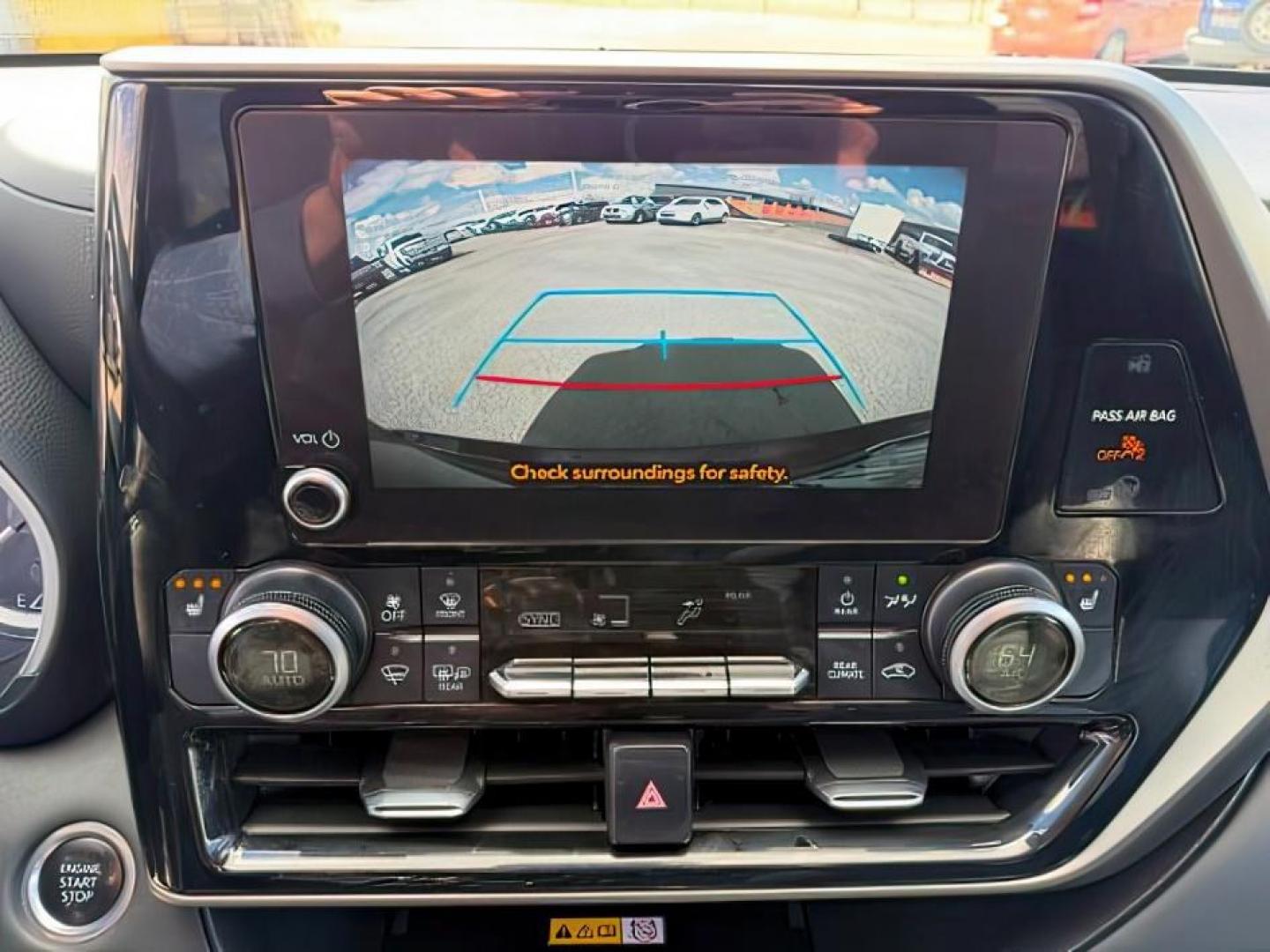 2024 BLACK /Black Toyota Highlander XLE (5TDKDRBH9RS) with an 2.4L I-4 port/direct injection engine, AUTOMATIC transmission, located at 1235 N Woodruff Ave., Idaho Falls, 83401, (208) 523-1053, 43.507172, -112.000488 - At Timberline Auto, finding a great deal on your next vehicle is always easy! Our experienced sales staff's goal is to help find you the right vehicle at the right price! Our knowledgeable finance department has options for almost any credit score. We offer extended service contract options to prote - Photo#15