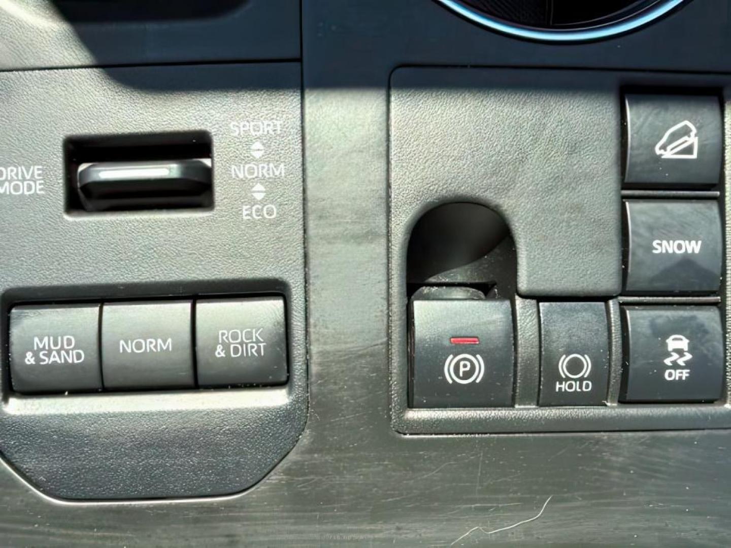 2024 BLACK /Black Toyota Highlander XLE (5TDKDRBH9RS) with an 2.4L I-4 port/direct injection engine, AUTOMATIC transmission, located at 1235 N Woodruff Ave., Idaho Falls, 83401, (208) 523-1053, 43.507172, -112.000488 - At Timberline Auto, finding a great deal on your next vehicle is always easy! Our experienced sales staff's goal is to help find you the right vehicle at the right price! Our knowledgeable finance department has options for almost any credit score. We offer extended service contract options to prote - Photo#17