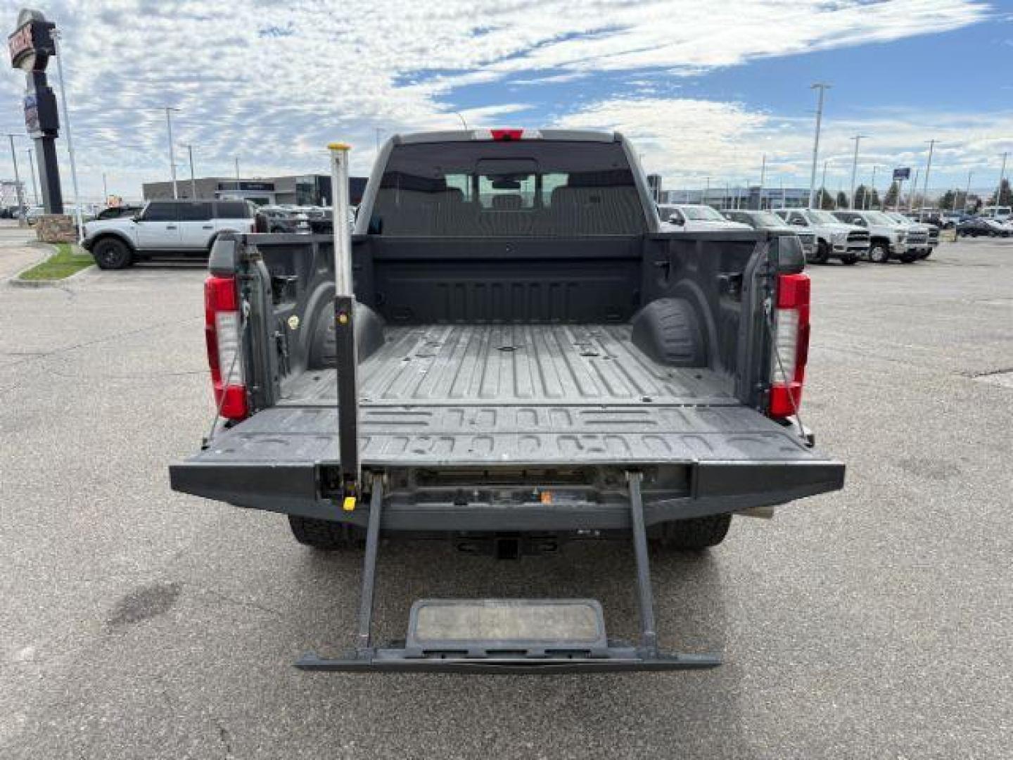 2019 GRAY /Black Ford F-350 Platinum (1FT8W3BT6KE) with an Powerstroke 6.7L V-8 diesel direct injection engine, AUTOMATIC transmission, located at 1235 N Woodruff Ave., Idaho Falls, 83401, (208) 523-1053, 43.507172, -112.000488 - At Timberline Auto, finding a great deal on your next vehicle is always easy! Our experienced sales staff's goal is to help find you the right vehicle at the right price! Our knowledgeable finance department has options for almost any credit score. We offer extended service contract options to prote - Photo#30