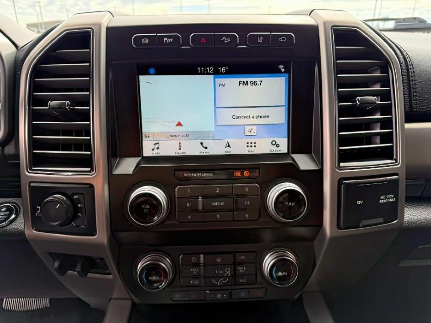 2019 GRAY /Black Ford F-350 Platinum (1FT8W3BT6KE) with an Powerstroke 6.7L V-8 diesel direct injection engine, AUTOMATIC transmission, located at 1235 N Woodruff Ave., Idaho Falls, 83401, (208) 523-1053, 43.507172, -112.000488 - At Timberline Auto, finding a great deal on your next vehicle is always easy! Our experienced sales staff's goal is to help find you the right vehicle at the right price! Our knowledgeable finance department has options for almost any credit score. We offer extended service contract options to prote - Photo#15