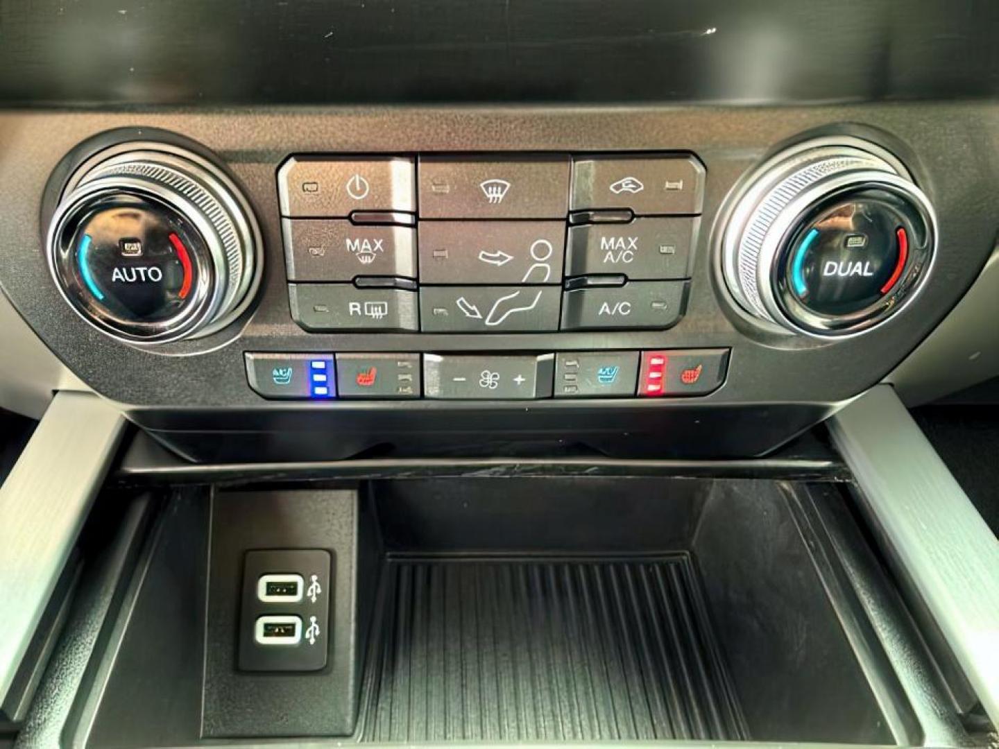 2019 GRAY /Black Ford F-350 Platinum (1FT8W3BT6KE) with an Powerstroke 6.7L V-8 diesel direct injection engine, AUTOMATIC transmission, located at 1235 N Woodruff Ave., Idaho Falls, 83401, (208) 523-1053, 43.507172, -112.000488 - At Timberline Auto, finding a great deal on your next vehicle is always easy! Our experienced sales staff's goal is to help find you the right vehicle at the right price! Our knowledgeable finance department has options for almost any credit score. We offer extended service contract options to prote - Photo#16