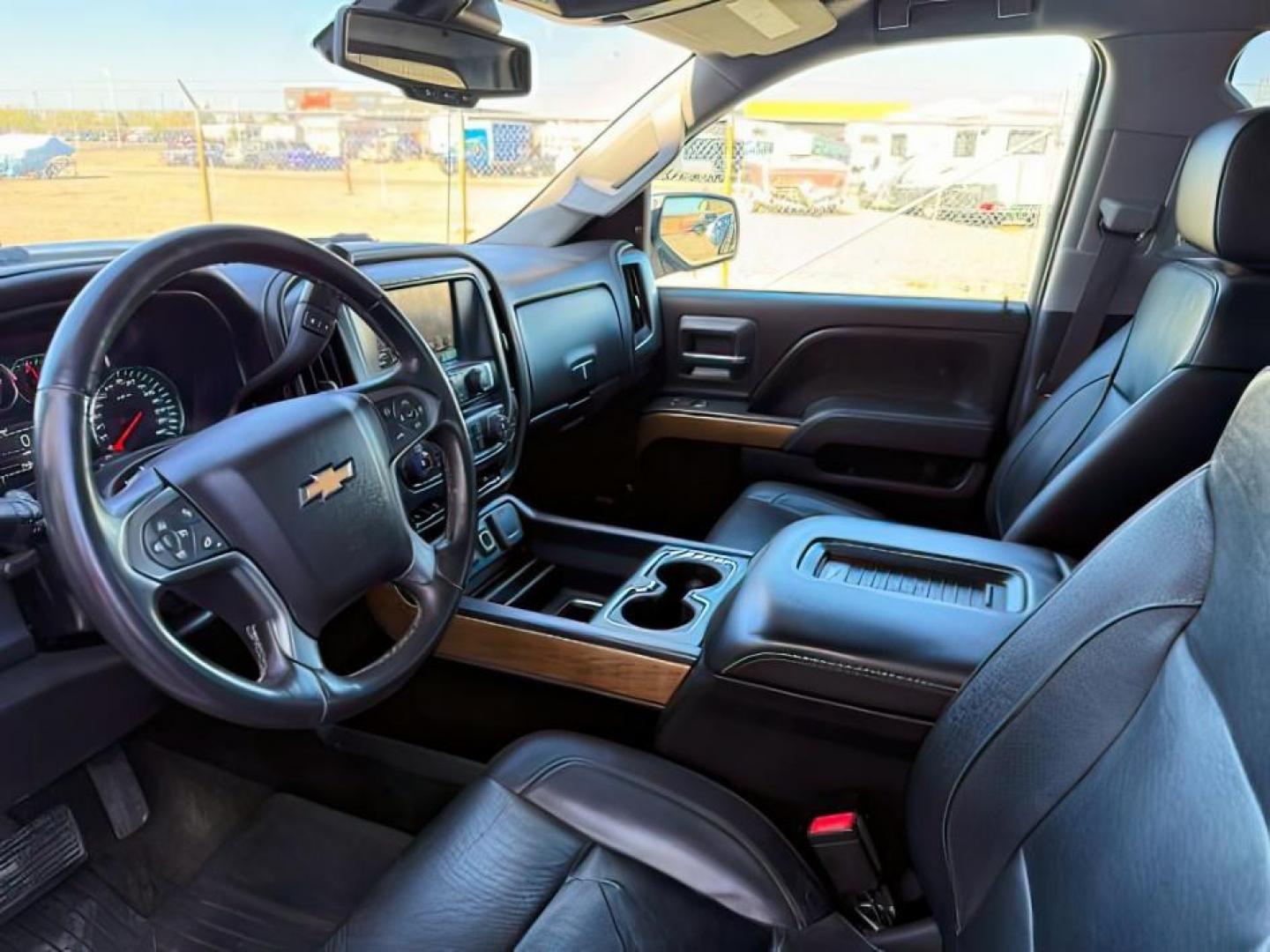2016 WHITE /LEATHER Chevrolet Silverado 1500 (1GCVKSEC0GZ) with an 53L V8 VORTEC engine, Automatic transmission, located at 1175 N Woodruff Ave, Idaho Falls, ID, 83401, 43.506901, -111.999657 - At Timberline Auto, finding a great deal on your next vehicle is always easy! Our experienced sales staff's goal is to help find you the right vehicle at the right price! Our knowledgeable finance department has options for almost any credit score. We offer extended service contract options to prote - Photo#14