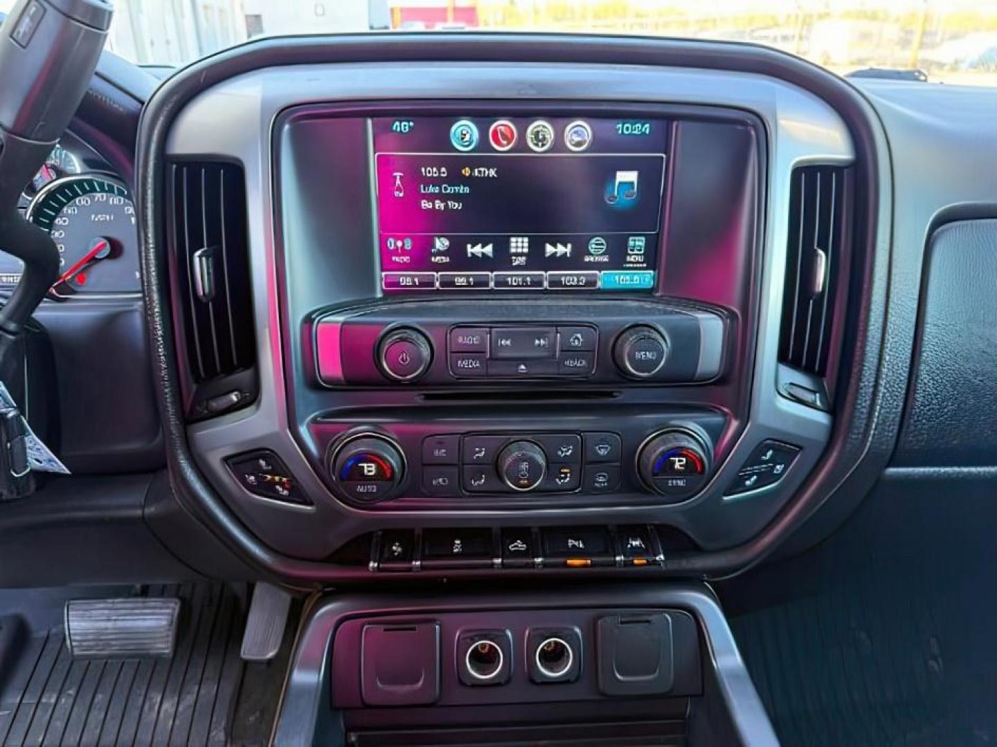 2016 WHITE /LEATHER Chevrolet Silverado 1500 (1GCVKSEC0GZ) with an 53L V8 VORTEC engine, Automatic transmission, located at 1175 N Woodruff Ave, Idaho Falls, ID, 83401, 43.506901, -111.999657 - At Timberline Auto, finding a great deal on your next vehicle is always easy! Our experienced sales staff's goal is to help find you the right vehicle at the right price! Our knowledgeable finance department has options for almost any credit score. We offer extended service contract options to prote - Photo#16