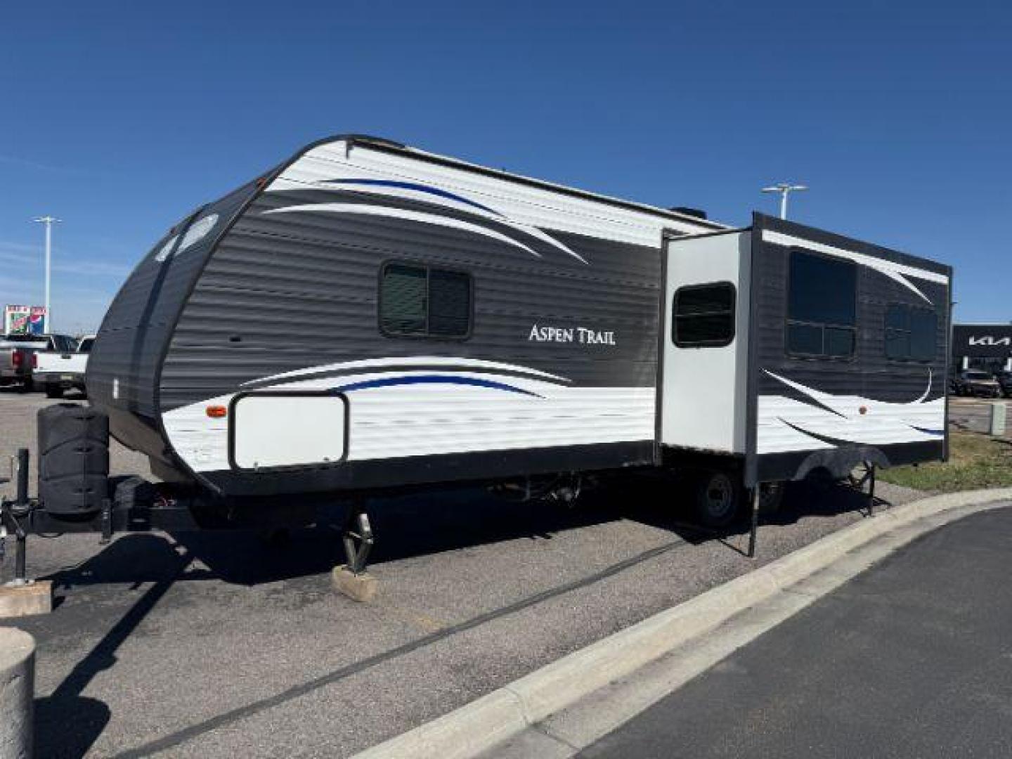 2017 GREY/WHITE /VINYL DUTCHMAN ASPEN 2860 RLS (4YDT28627HY) with an NA engine, located at 1175 N Woodruff Ave, Idaho Falls, ID, 83401, 43.506901, -111.999657 - At Timberline Auto, finding a great deal on your next vehicle is always easy! Our experienced sales staff's goal is to help find you the right vehicle at the right price! Our knowledgeable finance department has options for almost any credit score. We offer extended service contract options to prote - Photo#2