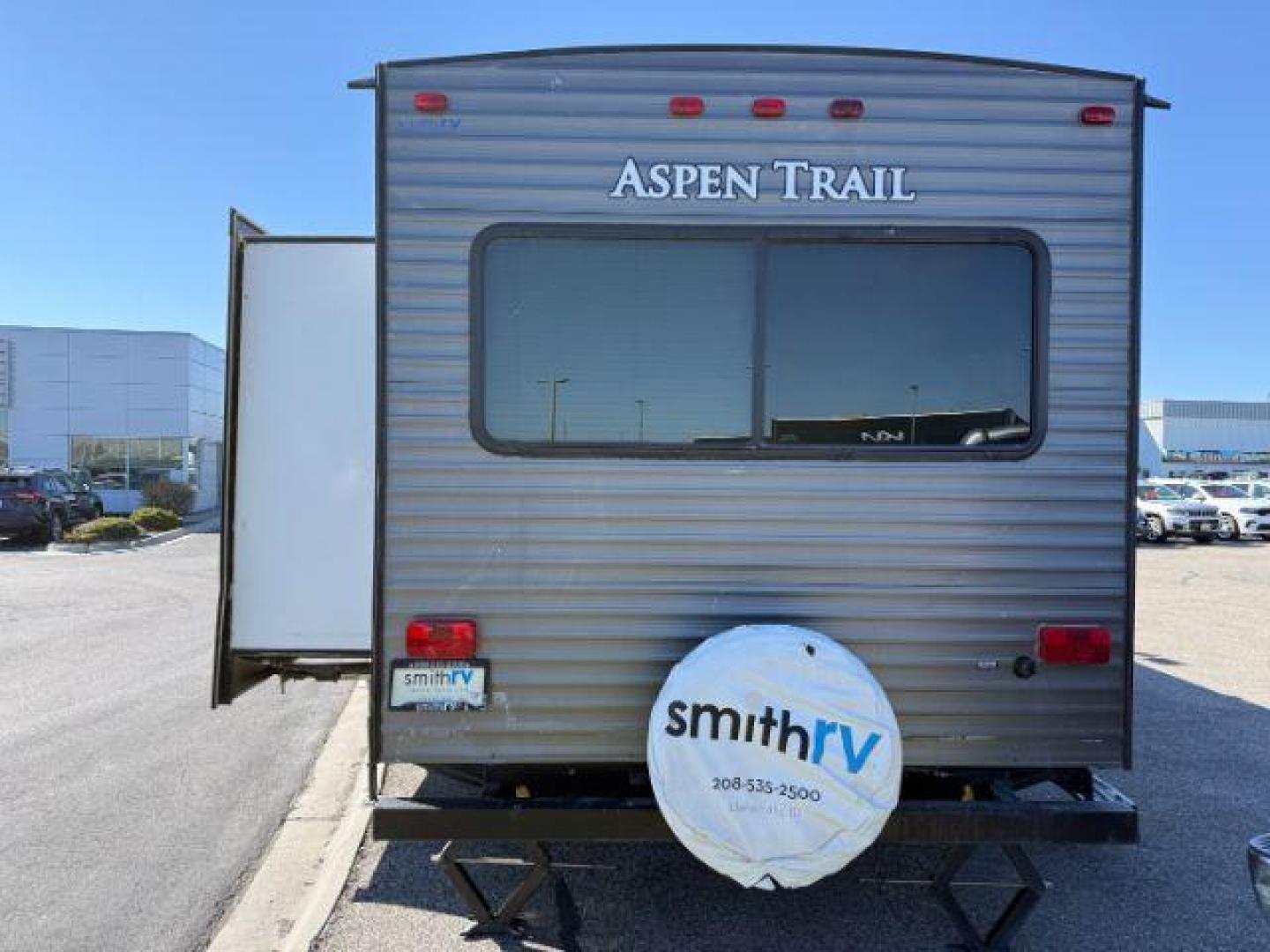 2017 GREY/WHITE /VINYL DUTCHMAN ASPEN 2860 RLS (4YDT28627HY) with an NA engine, located at 1175 N Woodruff Ave, Idaho Falls, ID, 83401, 43.506901, -111.999657 - At Timberline Auto, finding a great deal on your next vehicle is always easy! Our experienced sales staff's goal is to help find you the right vehicle at the right price! Our knowledgeable finance department has options for almost any credit score. We offer extended service contract options to prote - Photo#4