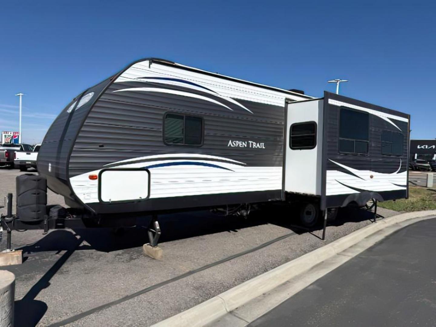 2017 GREY/WHITE /VINYL DUTCHMAN ASPEN 2860 RLS (4YDT28627HY) with an NA engine, located at 1175 N Woodruff Ave, Idaho Falls, ID, 83401, 43.506901, -111.999657 - At Timberline Auto, finding a great deal on your next vehicle is always easy! Our experienced sales staff's goal is to help find you the right vehicle at the right price! Our knowledgeable finance department has options for almost any credit score. We offer extended service contract options to prote - Photo#2