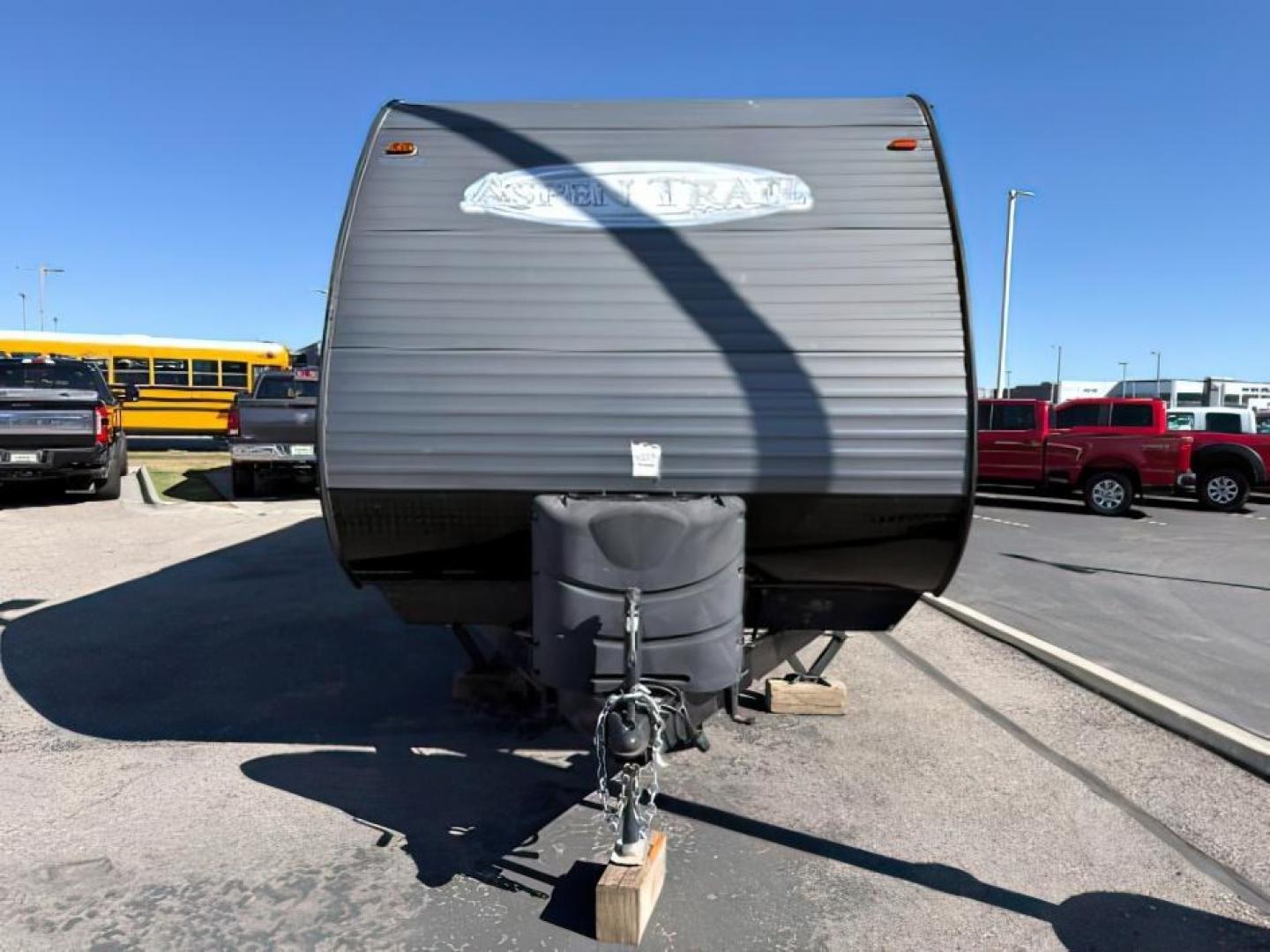 2017 GREY/WHITE /VINYL DUTCHMAN ASPEN 2860 RLS (4YDT28627HY) with an NA engine, located at 1175 N Woodruff Ave, Idaho Falls, ID, 83401, 43.506901, -111.999657 - At Timberline Auto, finding a great deal on your next vehicle is always easy! Our experienced sales staff's goal is to help find you the right vehicle at the right price! Our knowledgeable finance department has options for almost any credit score. We offer extended service contract options to prote- Photo#1
