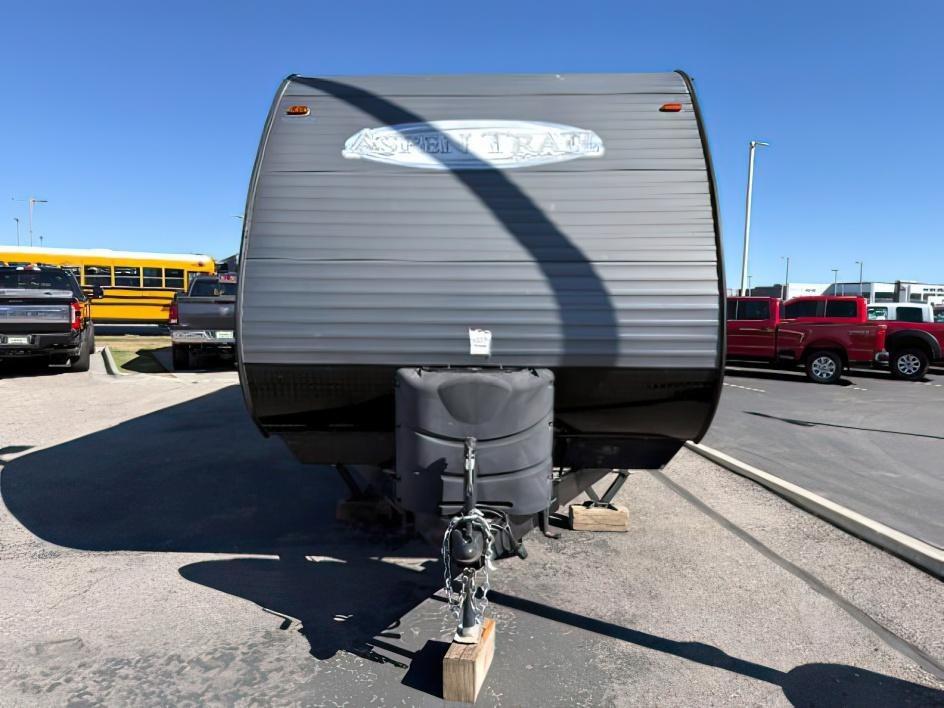 2017 GREY/WHITE /VINYL DUTCHMAN ASPEN 2860 RLS UNKNOWN (4YDT28627HY) with an NA engine, NA transmission, located at 1235 N Woodruff Ave., Idaho Falls, 83401, (208) 523-1053, 43.507172, -112.000488 - At Timberline Auto, finding a great deal on your next vehicle is always easy! Our experienced sales staff's goal is to help find you the right vehicle at the right price! Our knowledgeable finance department has options for almost any credit score. We offer extended service contract options to prote- Photo#1