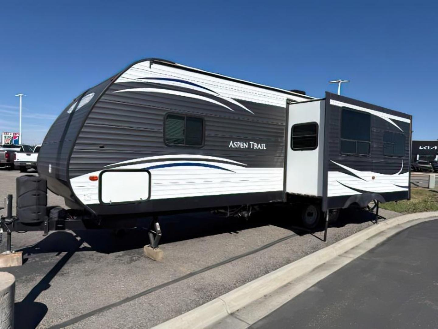 2017 GREY/WHITE /VINYL DUTCHMAN ASPEN 2860 RLS (4YDT28627HY) with an NA engine, located at 1175 N Woodruff Ave, Idaho Falls, ID, 83401, 43.506901, -111.999657 - At Timberline Auto, finding a great deal on your next vehicle is always easy! Our experienced sales staff's goal is to help find you the right vehicle at the right price! Our knowledgeable finance department has options for almost any credit score. We offer extended service contract options to prote- Photo#2