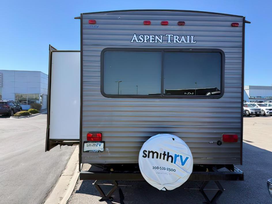 2017 GREY/WHITE /VINYL DUTCHMAN ASPEN 2860 RLS UNKNOWN (4YDT28627HY) with an NA engine, NA transmission, located at 1235 N Woodruff Ave., Idaho Falls, 83401, (208) 523-1053, 43.507172, -112.000488 - At Timberline Auto, finding a great deal on your next vehicle is always easy! Our experienced sales staff's goal is to help find you the right vehicle at the right price! Our knowledgeable finance department has options for almost any credit score. We offer extended service contract options to prote- Photo#4