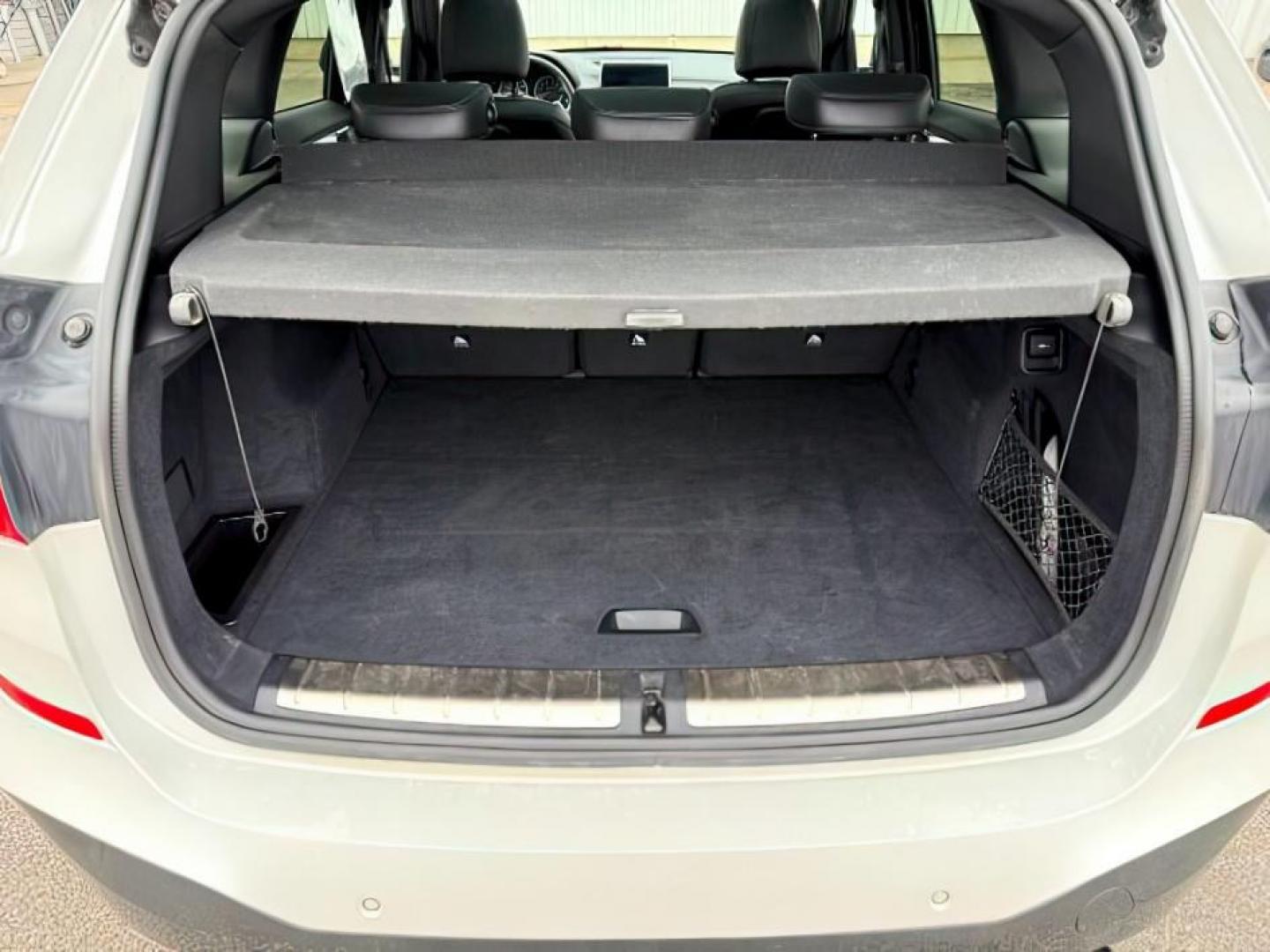 2016 WHITE /Black BMW X1 (WBXHT3C37G5) with an 2L I-4 gasoline direct injection engine, Automatic transmission, located at 1175 N Woodruff Ave, Idaho Falls, ID, 83401, 43.506901, -111.999657 - Photo#8