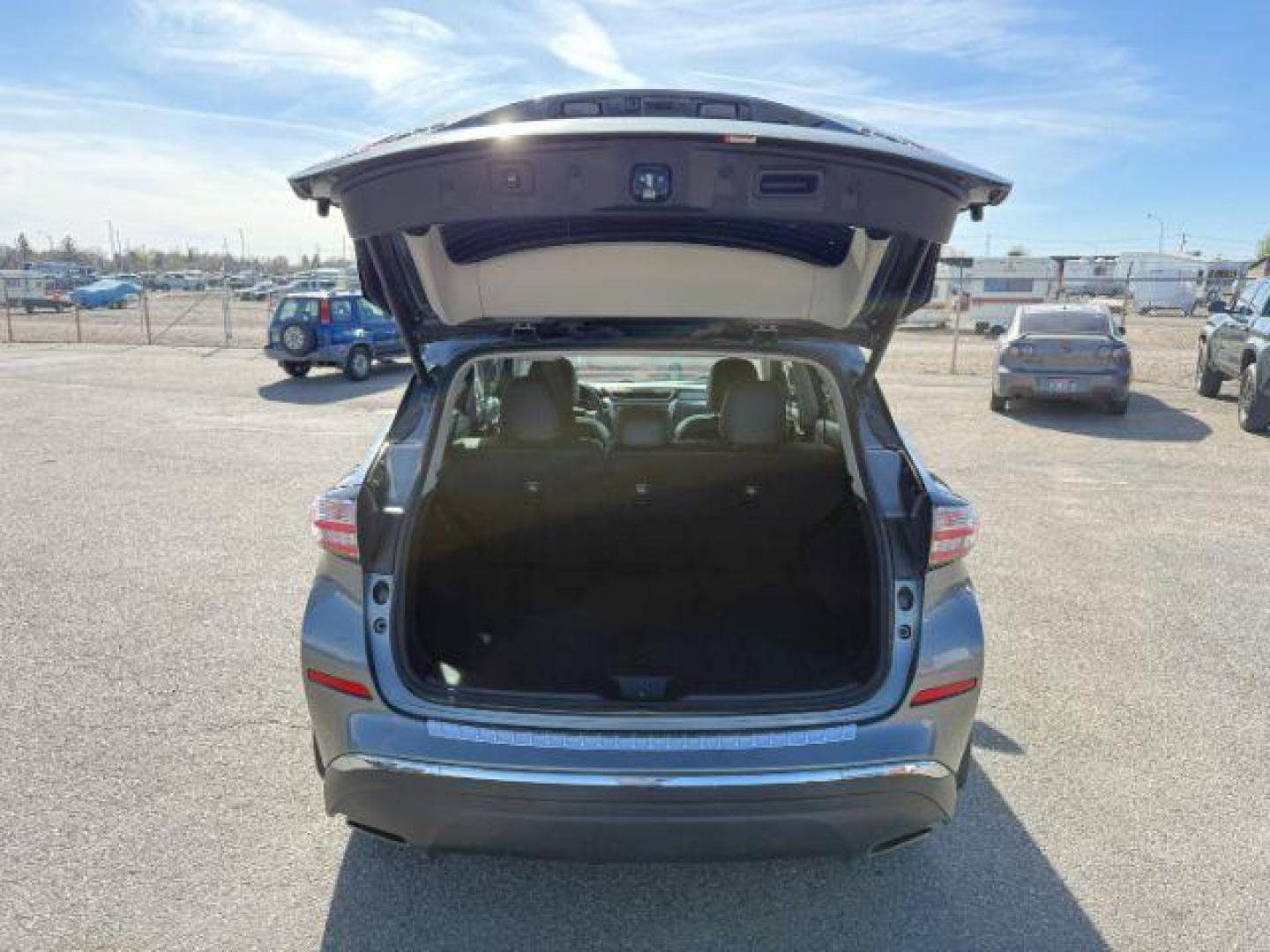 2018 GRAY /Graphite Nissan Murano (5N1AZ2MH0JN) with an 35L V-6 DOHC engine, Automatic transmission, located at 1175 N Woodruff Ave, Idaho Falls, ID, 83401, 43.506901, -111.999657 - At Timberline Auto, finding a great deal on your next vehicle is always easy! Our experienced sales staff's goal is to help find you the right vehicle at the right price! Our knowledgeable finance department has options for almost any credit score. We offer extended service contract options to prote - Photo#34