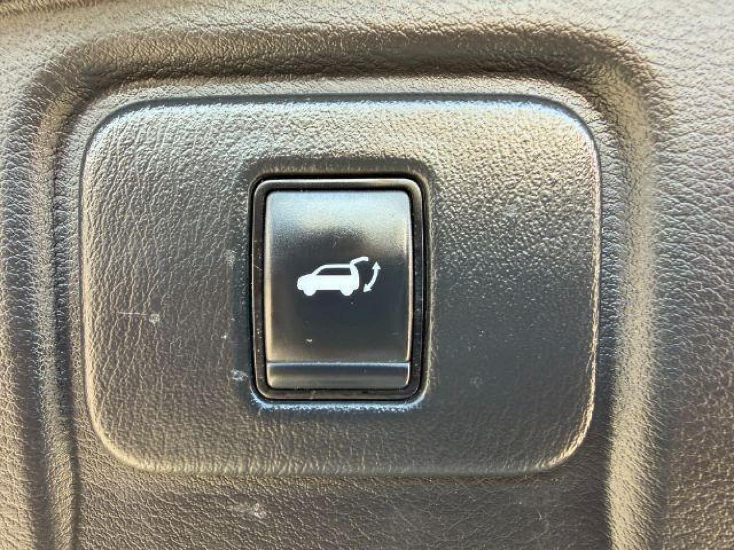 2018 GRAY /Graphite Nissan Murano (5N1AZ2MH0JN) with an 35L V-6 DOHC engine, Automatic transmission, located at 1175 N Woodruff Ave, Idaho Falls, ID, 83401, 43.506901, -111.999657 - At Timberline Auto, finding a great deal on your next vehicle is always easy! Our experienced sales staff's goal is to help find you the right vehicle at the right price! Our knowledgeable finance department has options for almost any credit score. We offer extended service contract options to prote - Photo#35