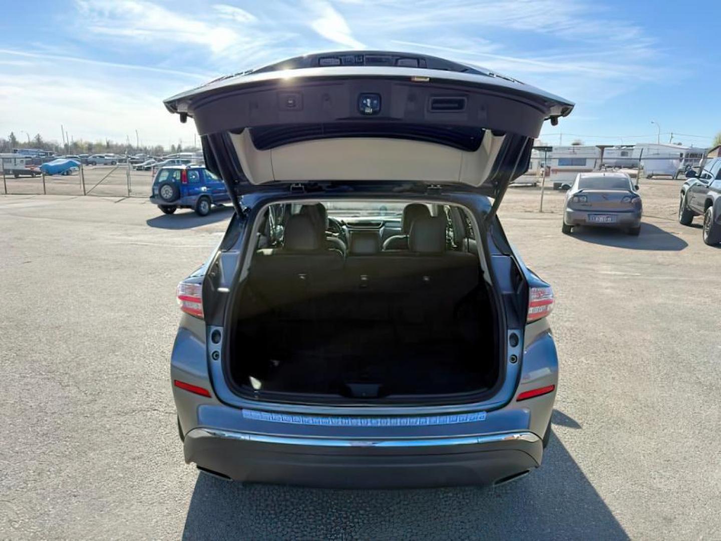 2018 GRAY /Graphite Nissan Murano (5N1AZ2MH0JN) with an 35L V-6 DOHC engine, Automatic transmission, located at 1175 N Woodruff Ave, Idaho Falls, ID, 83401, 43.506901, -111.999657 - At Timberline Auto, finding a great deal on your next vehicle is always easy! Our experienced sales staff's goal is to help find you the right vehicle at the right price! Our knowledgeable finance department has options for almost any credit score. We offer extended service contract options to prote - Photo#5