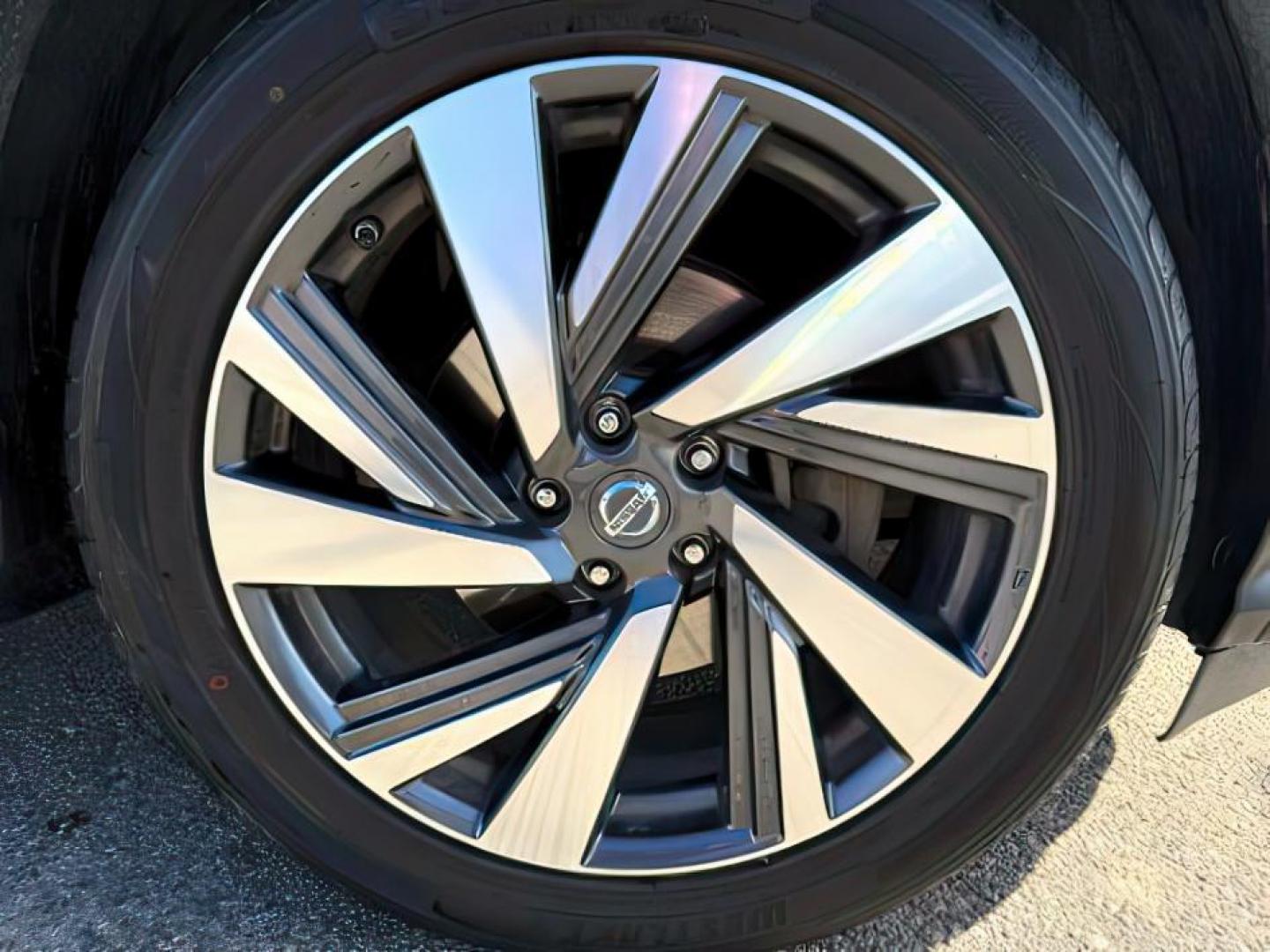 2018 GRAY /Graphite Nissan Murano (5N1AZ2MH0JN) with an 35L V-6 DOHC engine, Automatic transmission, located at 1175 N Woodruff Ave, Idaho Falls, ID, 83401, 43.506901, -111.999657 - At Timberline Auto, finding a great deal on your next vehicle is always easy! Our experienced sales staff's goal is to help find you the right vehicle at the right price! Our knowledgeable finance department has options for almost any credit score. We offer extended service contract options to prote - Photo#13