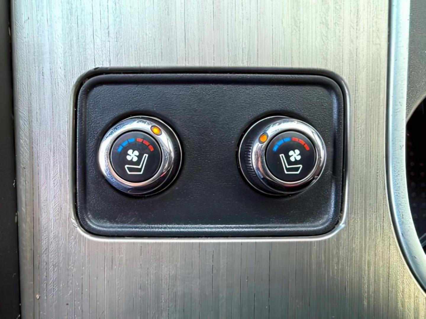 2018 GRAY /Graphite Nissan Murano (5N1AZ2MH0JN) with an 35L V-6 DOHC engine, Automatic transmission, located at 1175 N Woodruff Ave, Idaho Falls, ID, 83401, 43.506901, -111.999657 - At Timberline Auto, finding a great deal on your next vehicle is always easy! Our experienced sales staff's goal is to help find you the right vehicle at the right price! Our knowledgeable finance department has options for almost any credit score. We offer extended service contract options to prote - Photo#20