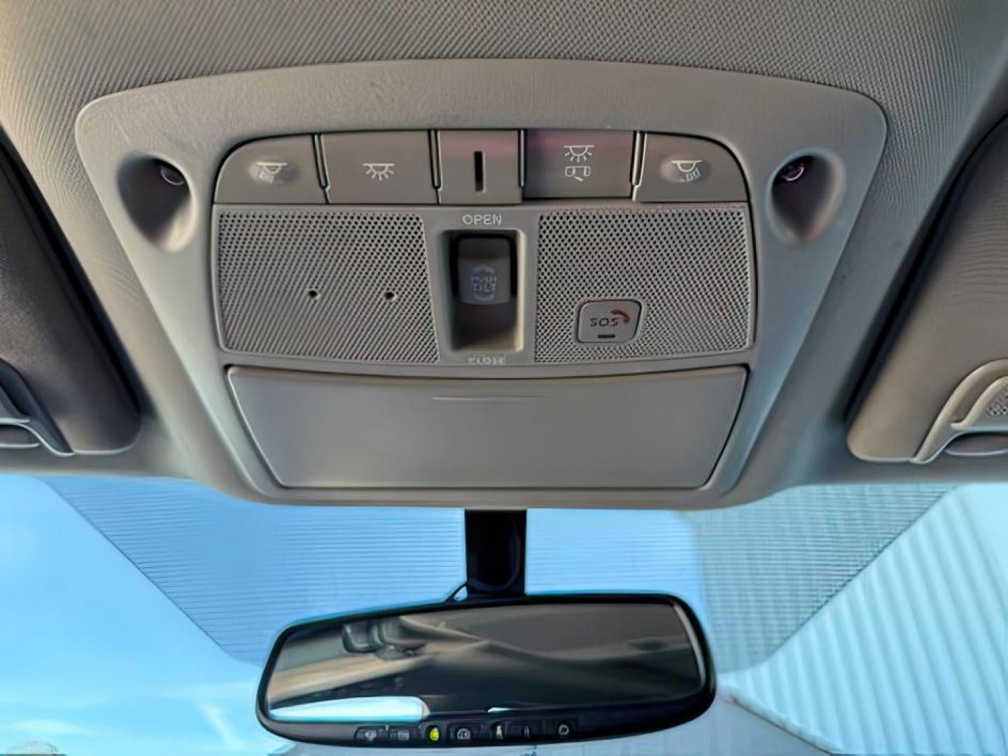 2018 GRAY /Graphite Nissan Murano (5N1AZ2MH0JN) with an 35L V-6 DOHC engine, Automatic transmission, located at 1175 N Woodruff Ave, Idaho Falls, ID, 83401, 43.506901, -111.999657 - At Timberline Auto, finding a great deal on your next vehicle is always easy! Our experienced sales staff's goal is to help find you the right vehicle at the right price! Our knowledgeable finance department has options for almost any credit score. We offer extended service contract options to prote - Photo#21