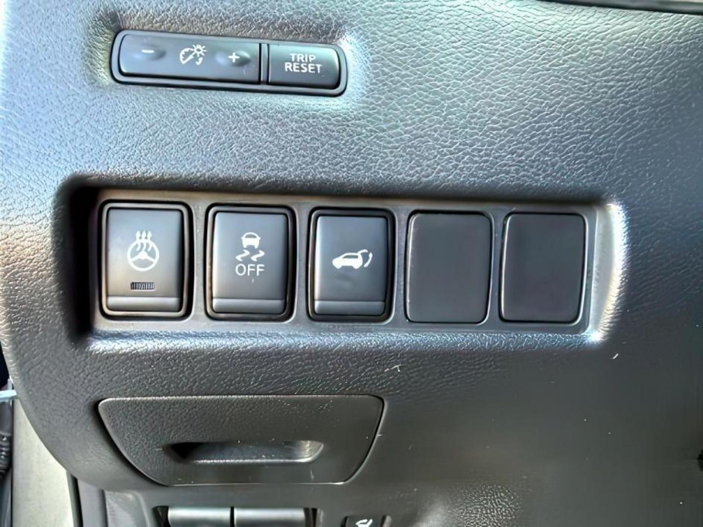 2018 GRAY /Graphite Nissan Murano (5N1AZ2MH0JN) with an 35L V-6 DOHC engine, Automatic transmission, located at 1175 N Woodruff Ave, Idaho Falls, ID, 83401, 43.506901, -111.999657 - At Timberline Auto, finding a great deal on your next vehicle is always easy! Our experienced sales staff's goal is to help find you the right vehicle at the right price! Our knowledgeable finance department has options for almost any credit score. We offer extended service contract options to prote - Photo#22