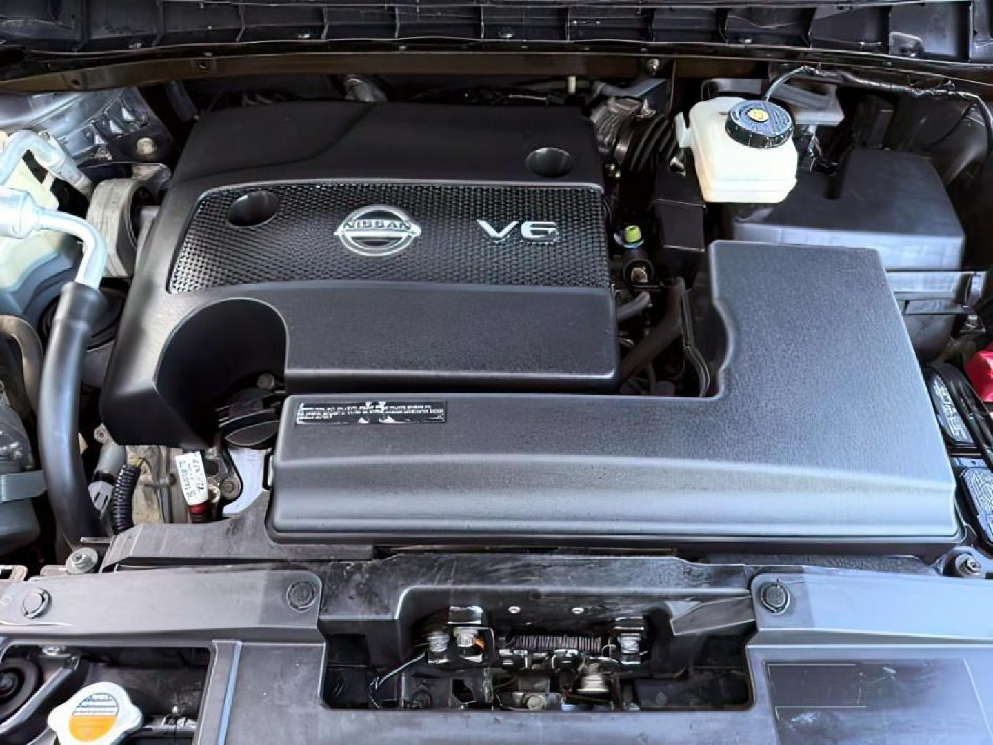 2018 GRAY /Graphite Nissan Murano (5N1AZ2MH0JN) with an 35L V-6 DOHC engine, Automatic transmission, located at 1175 N Woodruff Ave, Idaho Falls, ID, 83401, 43.506901, -111.999657 - At Timberline Auto, finding a great deal on your next vehicle is always easy! Our experienced sales staff's goal is to help find you the right vehicle at the right price! Our knowledgeable finance department has options for almost any credit score. We offer extended service contract options to prote - Photo#28