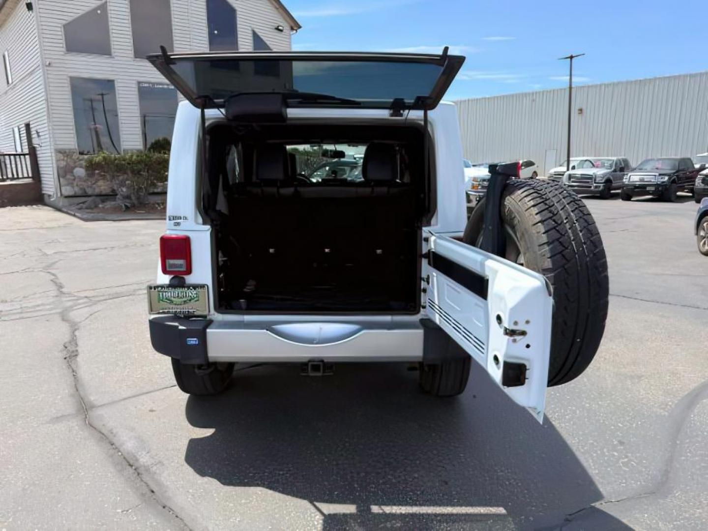 2015 Bright White /Black Jeep Wrangler Unlimited Sahara (1C4BJWEG9FL) with an Pentastar 3.6L V-6 DOHC engine, AUTOMATIC transmission, located at 1235 N Woodruff Ave., Idaho Falls, 83401, (208) 523-1053, 43.507172, -112.000488 - At Timberline Auto, finding a great deal on your next vehicle is always easy! Our experienced sales staff's goal is to help find you the right vehicle at the right price! Our knowledgeable finance department has options for almost any credit score. We offer extended service contract options to prote - Photo#4