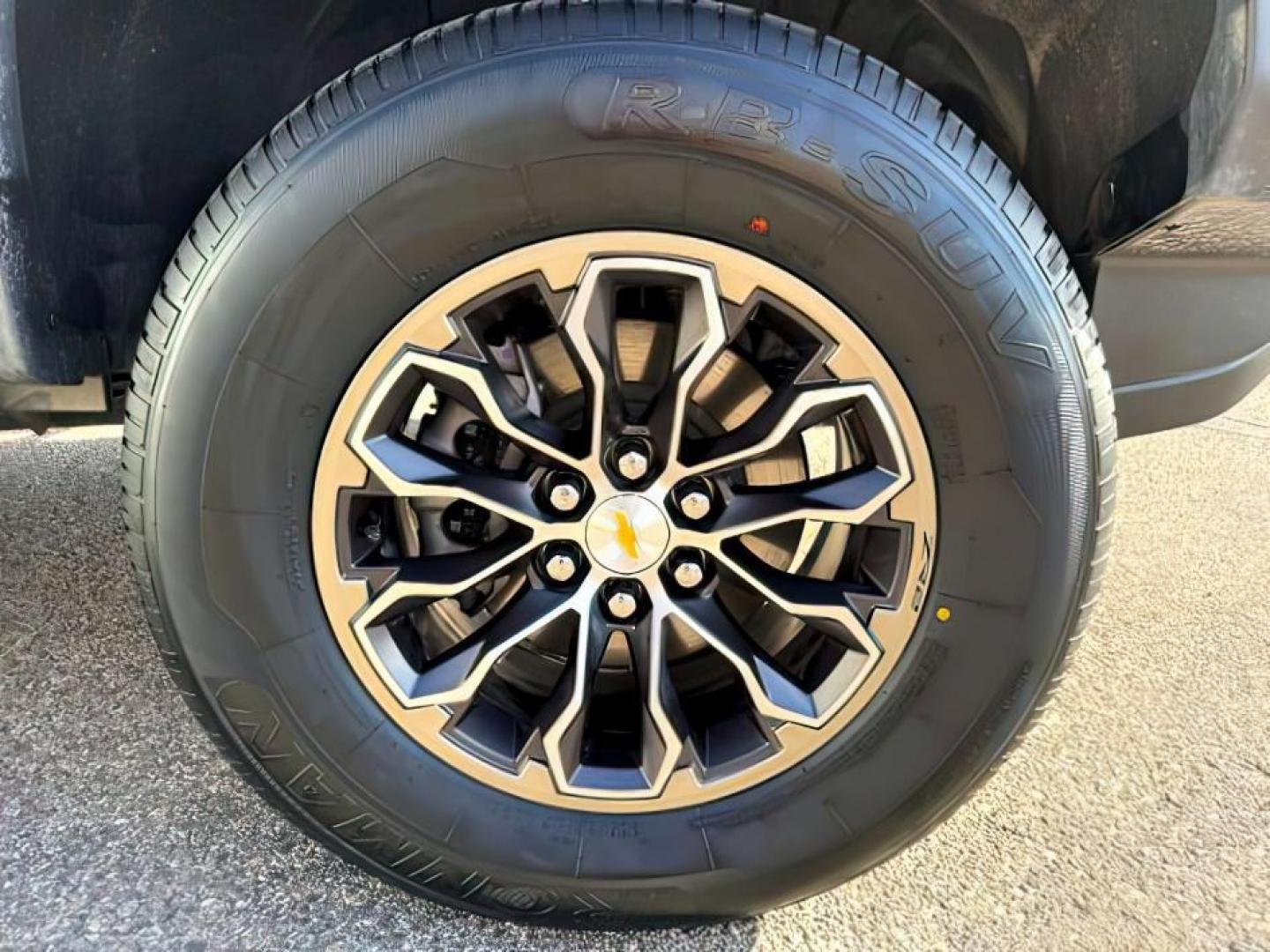 2021 BLACK /LEATHER Chevrolet Colorado (1GCGTEENXM1) with an 36L V-6 gasoline direct injection engine, Automatic transmission, located at 1175 N Woodruff Ave, Idaho Falls, ID, 83401, 43.506901, -111.999657 - At Timberline Auto, finding a great deal on your next vehicle is always easy! Our experienced sales staff's goal is to help find you the right vehicle at the right price! Our knowledgeable finance department has options for almost any credit score. We offer extended service contract options to prote - Photo#11