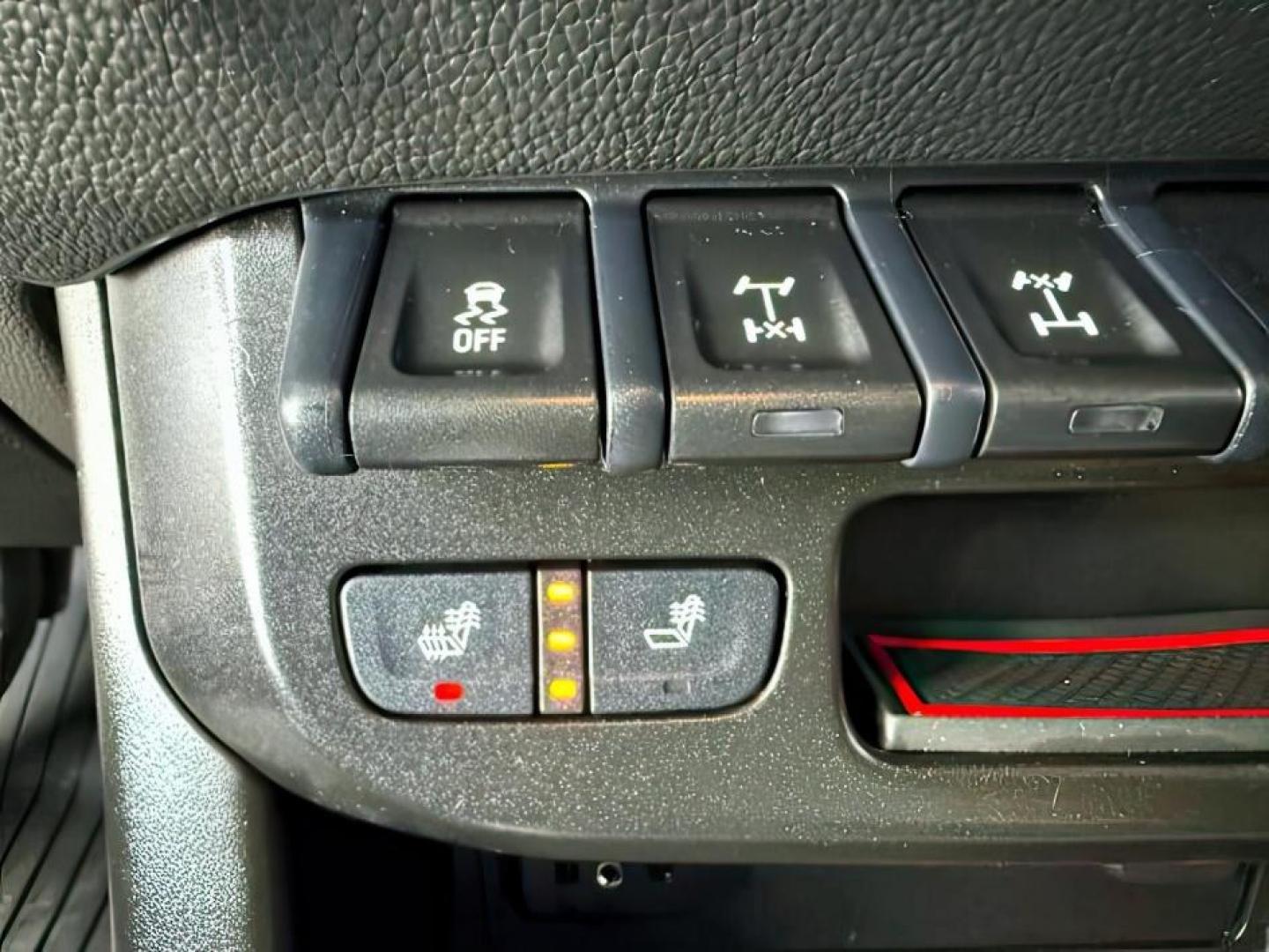 2021 BLACK /LEATHER Chevrolet Colorado (1GCGTEENXM1) with an 36L V-6 gasoline direct injection engine, Automatic transmission, located at 1175 N Woodruff Ave, Idaho Falls, ID, 83401, 43.506901, -111.999657 - At Timberline Auto, finding a great deal on your next vehicle is always easy! Our experienced sales staff's goal is to help find you the right vehicle at the right price! Our knowledgeable finance department has options for almost any credit score. We offer extended service contract options to prote - Photo#18