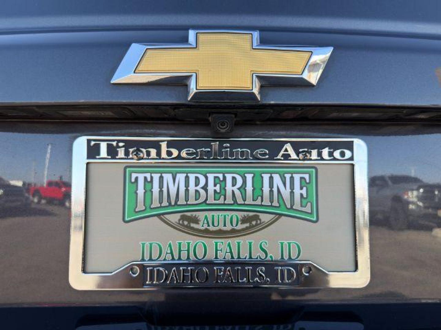 2018 GRAY /Jet Black Chevrolet Tahoe (1GNSKBKCXJR) with an EcoTec3 53L V-8 gasoline direct injection engine, Automatic transmission, located at 1175 N Woodruff Ave, Idaho Falls, ID, 83401, 43.506901, -111.999657 - Photo#33