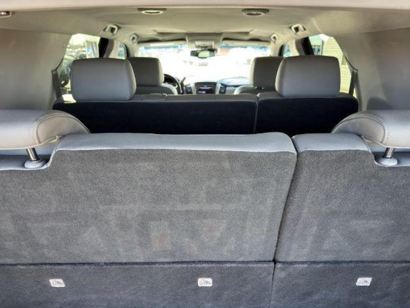 2018 GRAY /Jet Black Chevrolet Tahoe (1GNSKBKCXJR) with an EcoTec3 53L V-8 gasoline direct injection engine, Automatic transmission, located at 1175 N Woodruff Ave, Idaho Falls, ID, 83401, 43.506901, -111.999657 - Photo#36