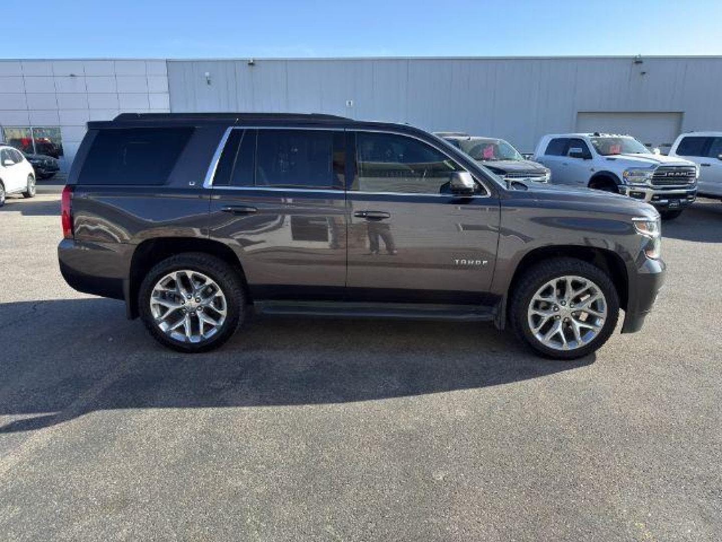 2018 GRAY /Jet Black Chevrolet Tahoe (1GNSKBKCXJR) with an EcoTec3 53L V-8 gasoline direct injection engine, Automatic transmission, located at 1175 N Woodruff Ave, Idaho Falls, ID, 83401, 43.506901, -111.999657 - Photo#38