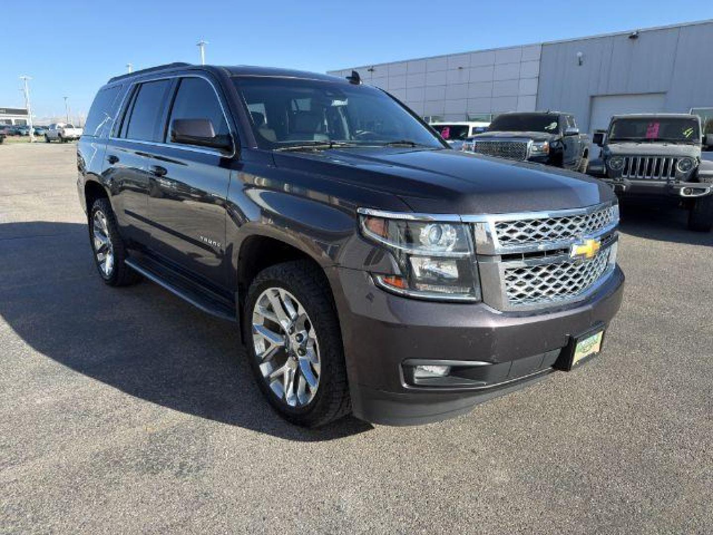 2018 GRAY /Jet Black Chevrolet Tahoe (1GNSKBKCXJR) with an EcoTec3 53L V-8 gasoline direct injection engine, Automatic transmission, located at 1175 N Woodruff Ave, Idaho Falls, ID, 83401, 43.506901, -111.999657 - Photo#39