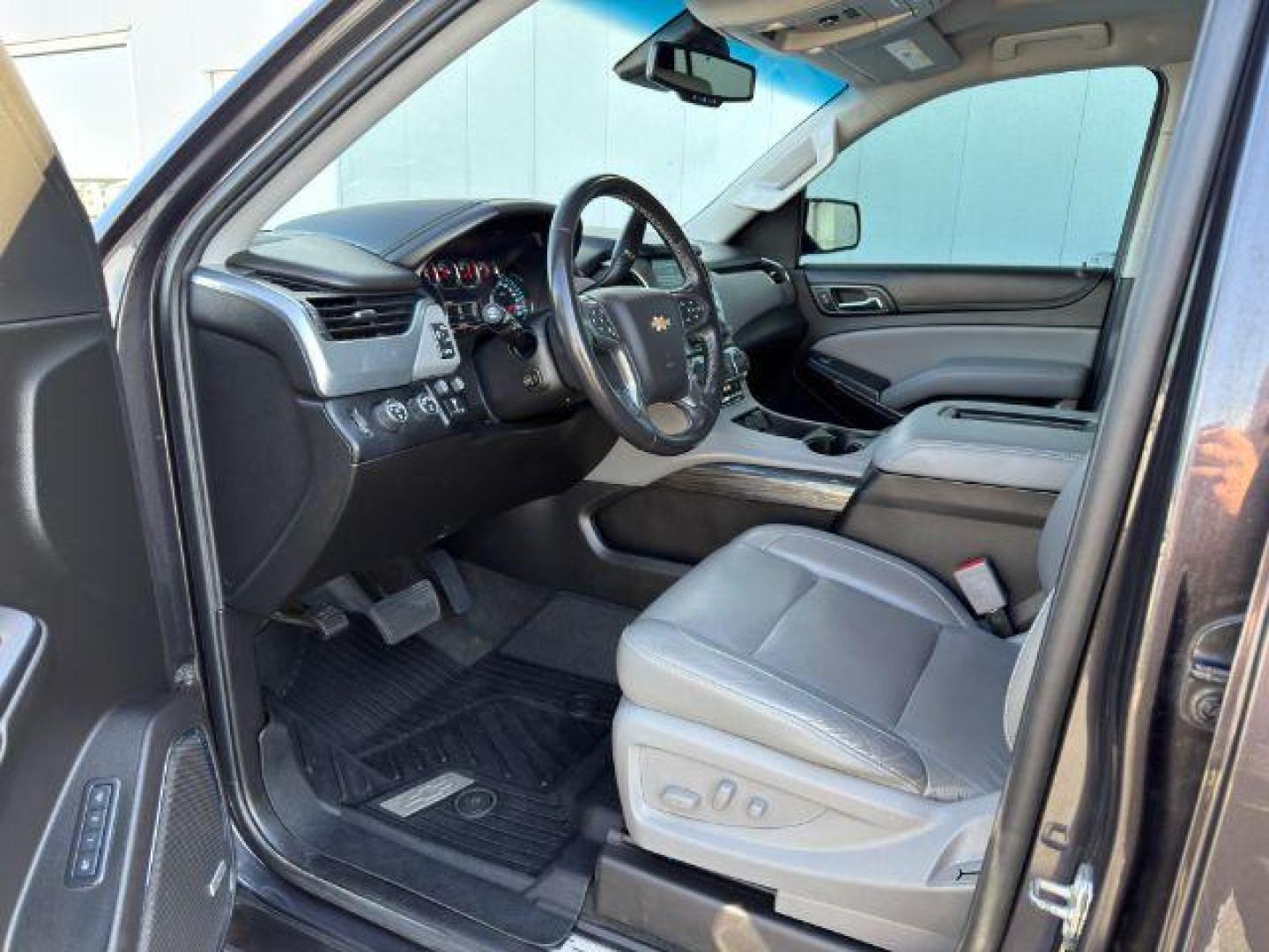 2018 GRAY /Jet Black Chevrolet Tahoe (1GNSKBKCXJR) with an EcoTec3 53L V-8 gasoline direct injection engine, Automatic transmission, located at 1175 N Woodruff Ave, Idaho Falls, ID, 83401, 43.506901, -111.999657 - Photo#43