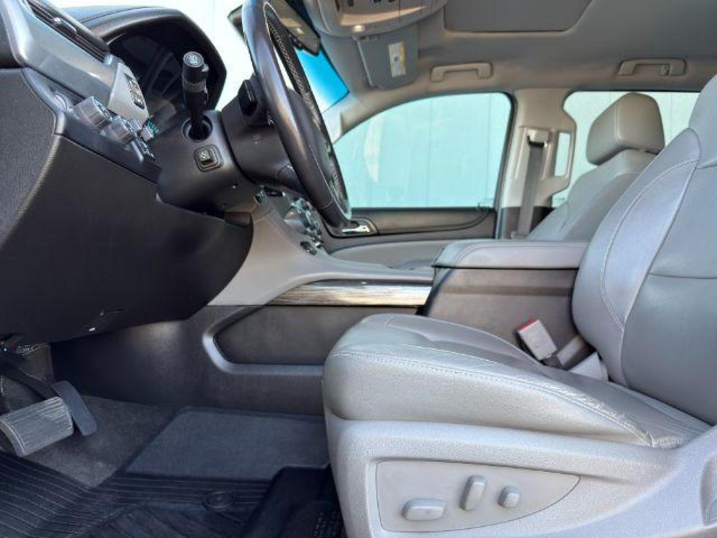 2018 GRAY /Jet Black Chevrolet Tahoe (1GNSKBKCXJR) with an EcoTec3 53L V-8 gasoline direct injection engine, Automatic transmission, located at 1175 N Woodruff Ave, Idaho Falls, ID, 83401, 43.506901, -111.999657 - Photo#44