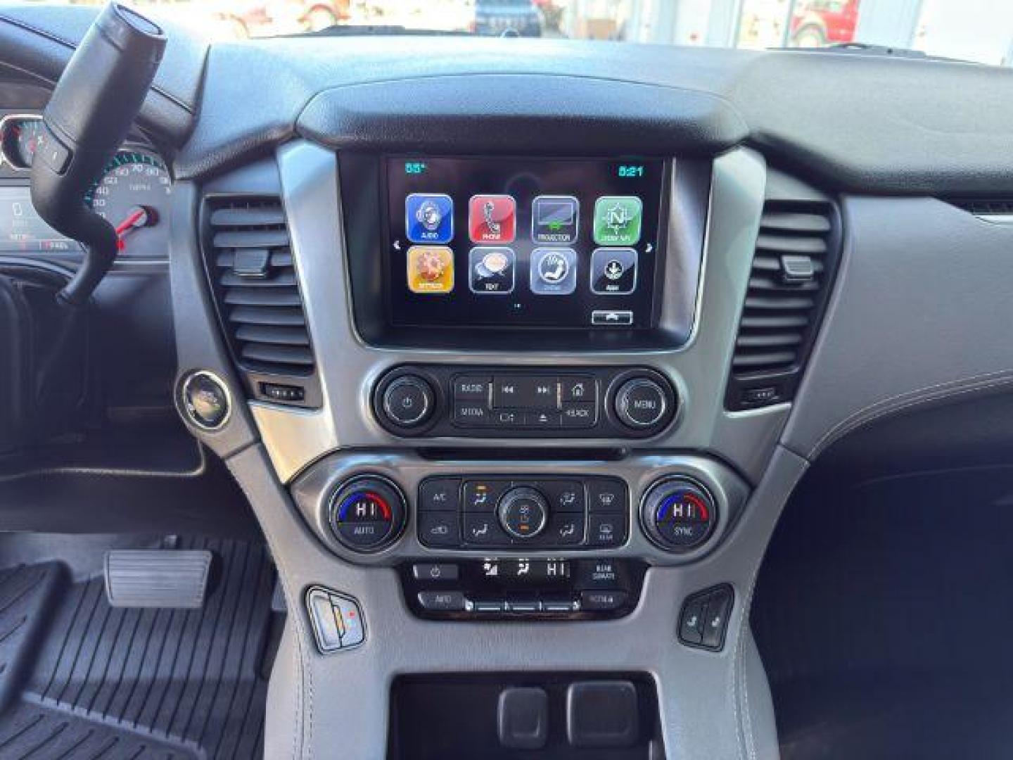 2018 GRAY /Jet Black Chevrolet Tahoe (1GNSKBKCXJR) with an EcoTec3 53L V-8 gasoline direct injection engine, Automatic transmission, located at 1175 N Woodruff Ave, Idaho Falls, ID, 83401, 43.506901, -111.999657 - Photo#47