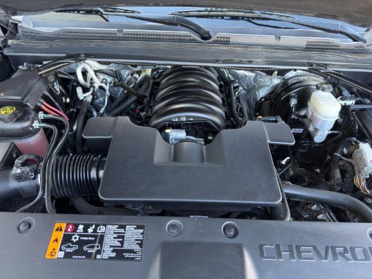 2018 GRAY /Jet Black Chevrolet Tahoe (1GNSKBKCXJR) with an EcoTec3 53L V-8 gasoline direct injection engine, Automatic transmission, located at 1175 N Woodruff Ave, Idaho Falls, ID, 83401, 43.506901, -111.999657 - Photo#57