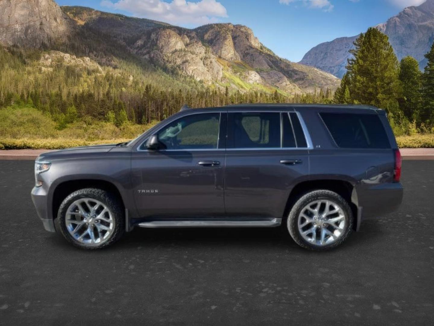 2018 GRAY /Jet Black Chevrolet Tahoe (1GNSKBKCXJR) with an EcoTec3 53L V-8 gasoline direct injection engine, Automatic transmission, located at 1175 N Woodruff Ave, Idaho Falls, ID, 83401, 43.506901, -111.999657 - Photo#1