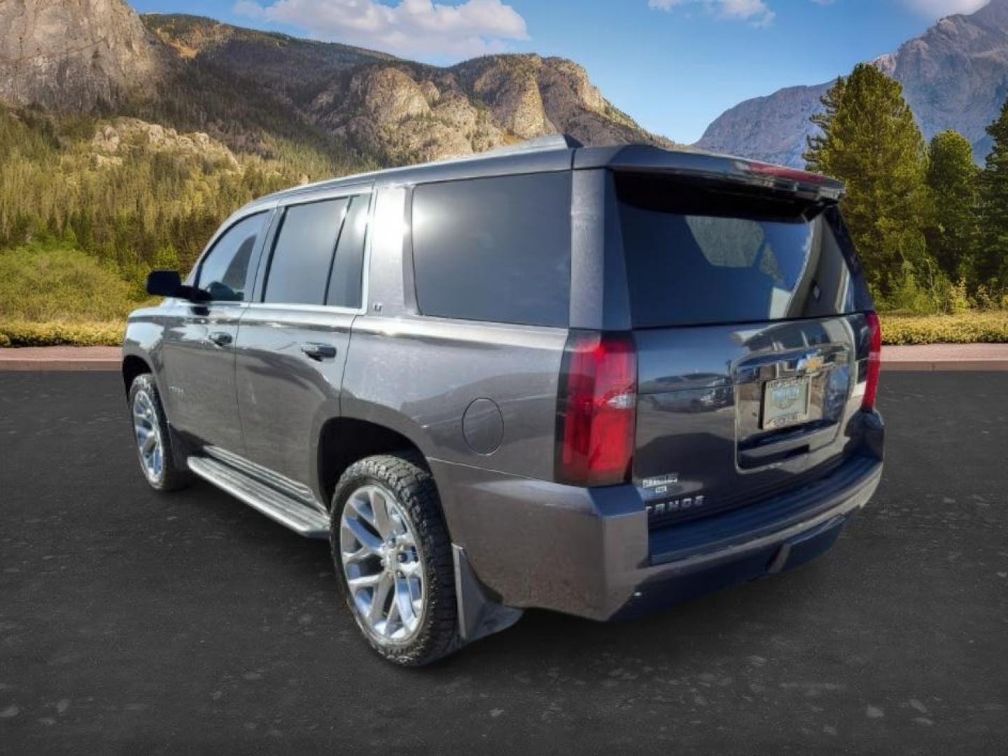 2018 GRAY /Jet Black Chevrolet Tahoe (1GNSKBKCXJR) with an EcoTec3 53L V-8 gasoline direct injection engine, Automatic transmission, located at 1175 N Woodruff Ave, Idaho Falls, ID, 83401, 43.506901, -111.999657 - Photo#2