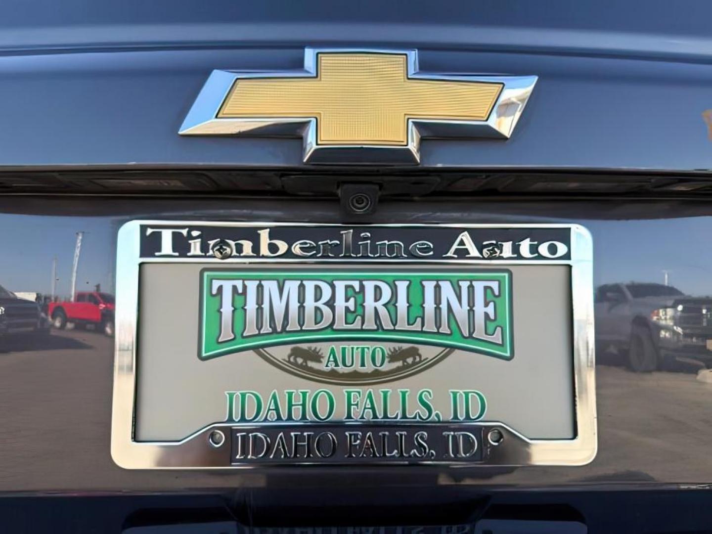2018 GRAY /Jet Black Chevrolet Tahoe (1GNSKBKCXJR) with an EcoTec3 53L V-8 gasoline direct injection engine, Automatic transmission, located at 1175 N Woodruff Ave, Idaho Falls, ID, 83401, 43.506901, -111.999657 - Photo#4