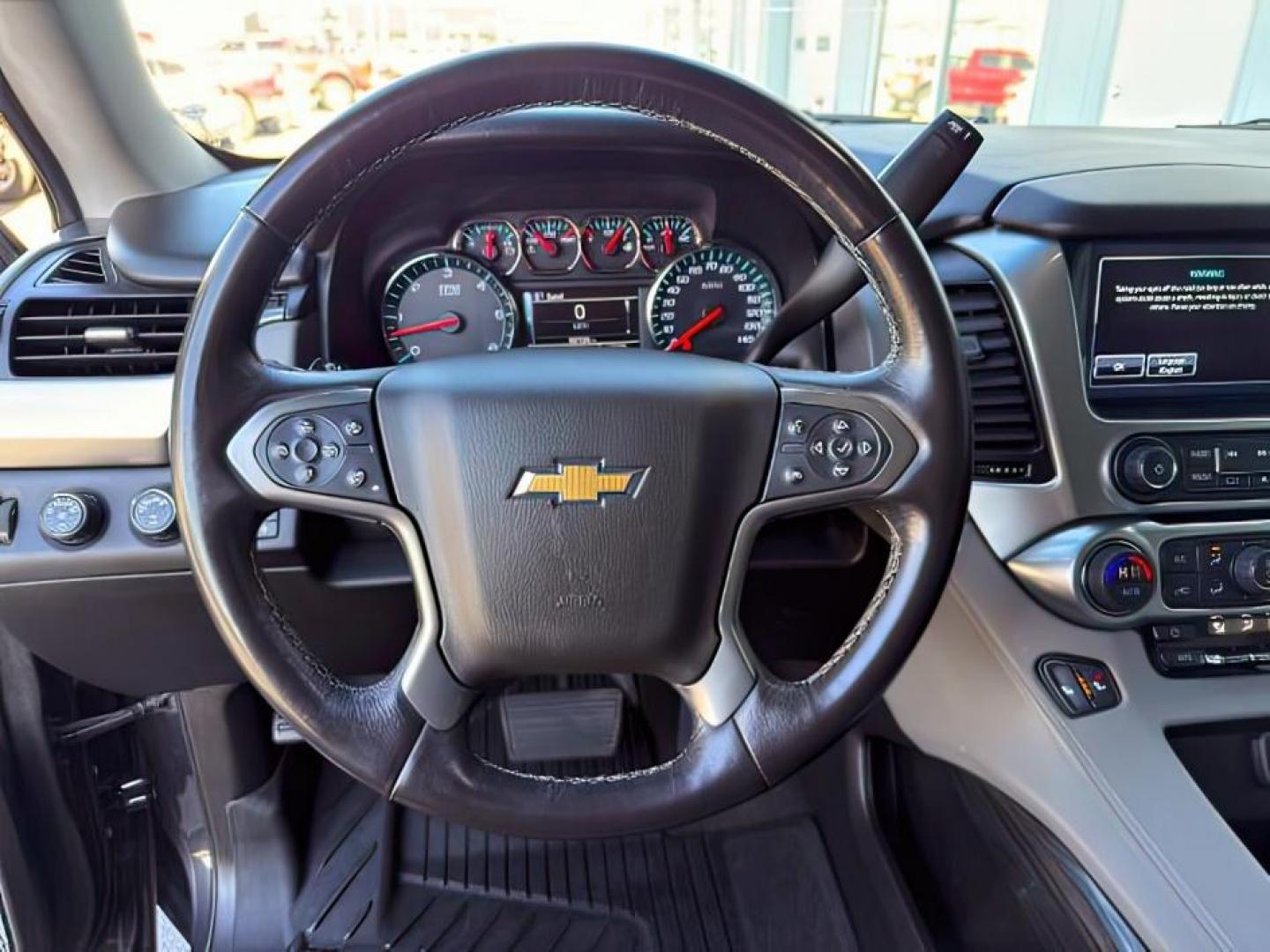 2018 GRAY /Jet Black Chevrolet Tahoe (1GNSKBKCXJR) with an EcoTec3 53L V-8 gasoline direct injection engine, Automatic transmission, located at 1175 N Woodruff Ave, Idaho Falls, ID, 83401, 43.506901, -111.999657 - Photo#17