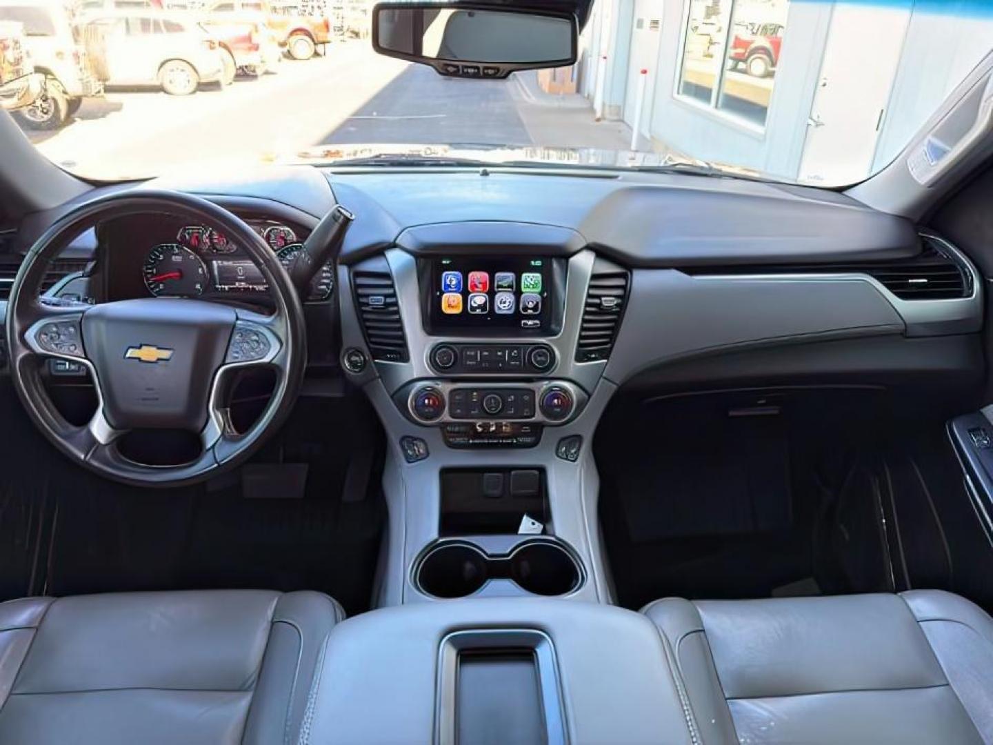 2018 GRAY /Jet Black Chevrolet Tahoe (1GNSKBKCXJR) with an EcoTec3 53L V-8 gasoline direct injection engine, Automatic transmission, located at 1175 N Woodruff Ave, Idaho Falls, ID, 83401, 43.506901, -111.999657 - Photo#25