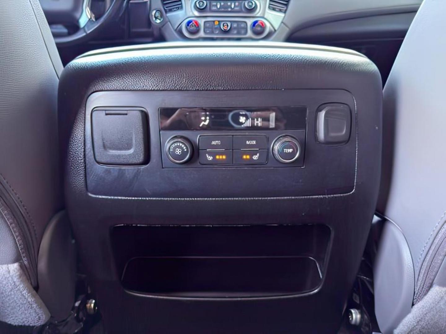 2018 GRAY /Jet Black Chevrolet Tahoe (1GNSKBKCXJR) with an EcoTec3 53L V-8 gasoline direct injection engine, Automatic transmission, located at 1175 N Woodruff Ave, Idaho Falls, ID, 83401, 43.506901, -111.999657 - Photo#26