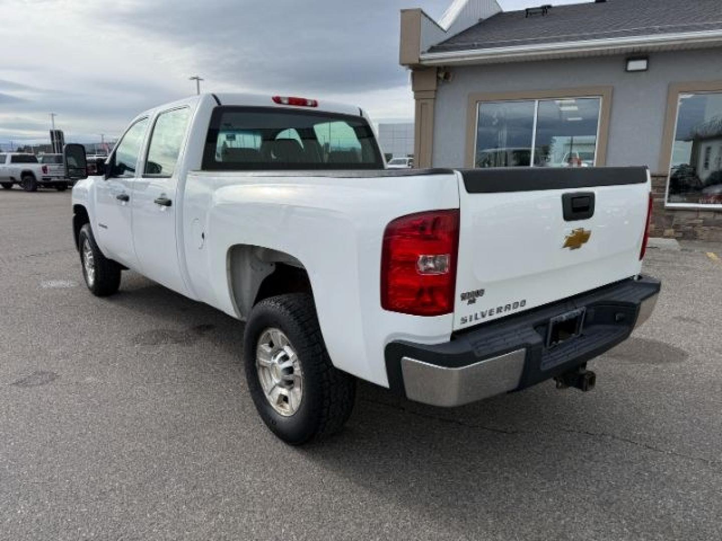2010 WHITE /Dark Titanium Chevrolet Silverado 2500HD (1GC4KVBG7AF) with an Vortec 6L V-8 variable valve control engine, Automatic transmission, located at 1175 N Woodruff Ave, Idaho Falls, ID, 83401, 43.506901, -111.999657 - Photo#24