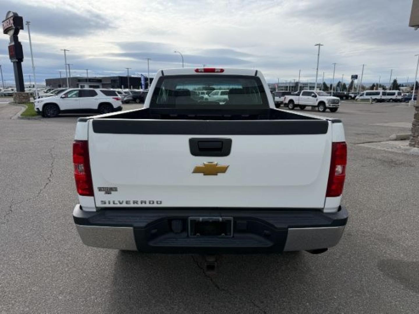 2010 WHITE /Dark Titanium Chevrolet Silverado 2500HD (1GC4KVBG7AF) with an Vortec 6L V-8 variable valve control engine, Automatic transmission, located at 1175 N Woodruff Ave, Idaho Falls, ID, 83401, 43.506901, -111.999657 - Photo#25