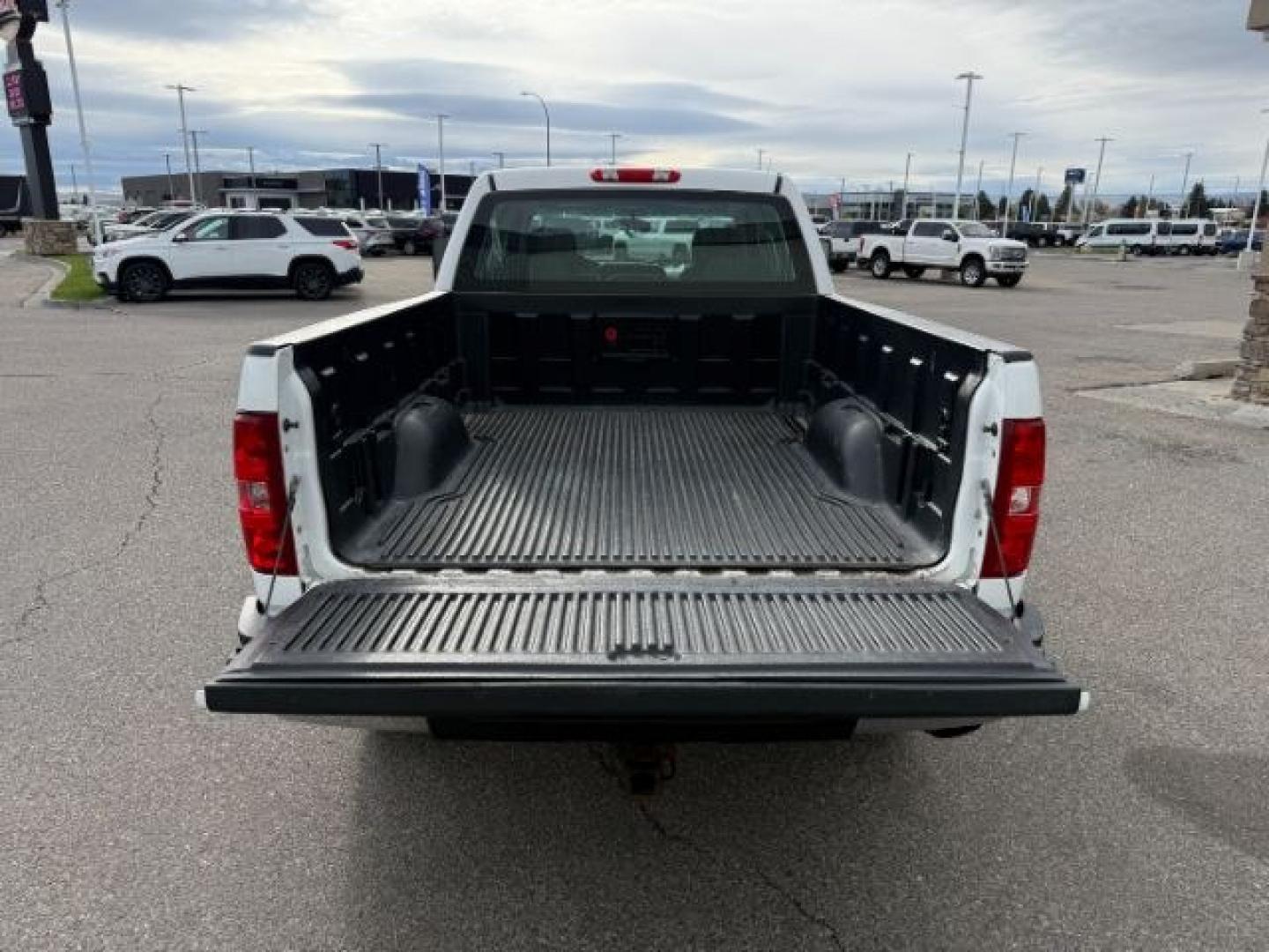 2010 WHITE /Dark Titanium Chevrolet Silverado 2500HD (1GC4KVBG7AF) with an Vortec 6L V-8 variable valve control engine, Automatic transmission, located at 1175 N Woodruff Ave, Idaho Falls, ID, 83401, 43.506901, -111.999657 - Photo#26